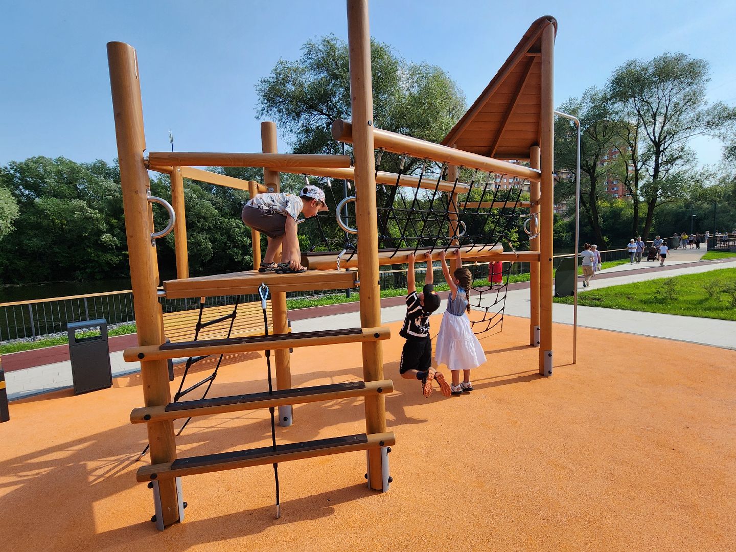 чехов, улица береговая, набережная реки теребенка, благоустройство, реконструкция, обновление, детские игровые площадки, детские комплексы, игровые элементы, зоны отдыха, скамейки и урны, озеленение, пешеходные дорожки, велосипедные дорожки, спортивные площадки, пляж, видеокамеры, госпрограмма московской области, формирование комфортной городской среды,