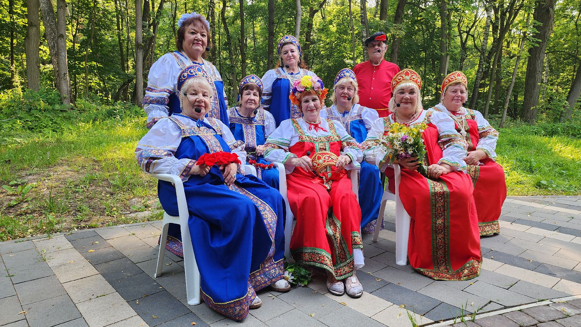 кашира, праздник, день семьи любви и верности, парк, акция,  волонтеры, раздача цветов,