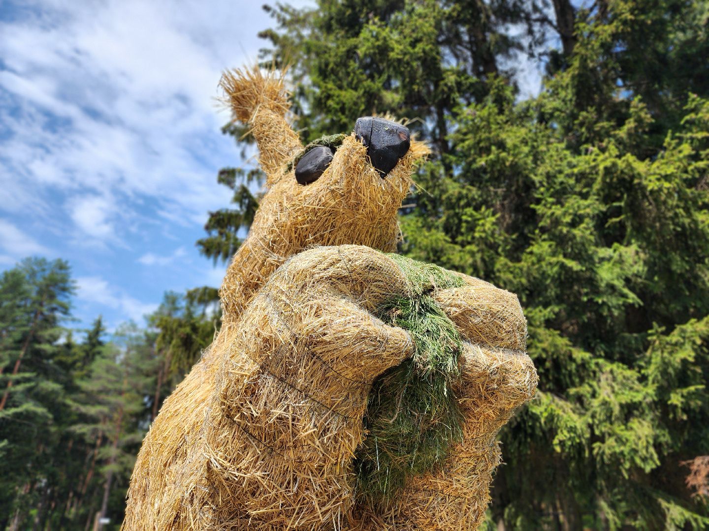 сергиев посад, сергиево-посадский городской округ, владимир алманов, скульптуры из сена, парковые скульптуры, улитки из сена,