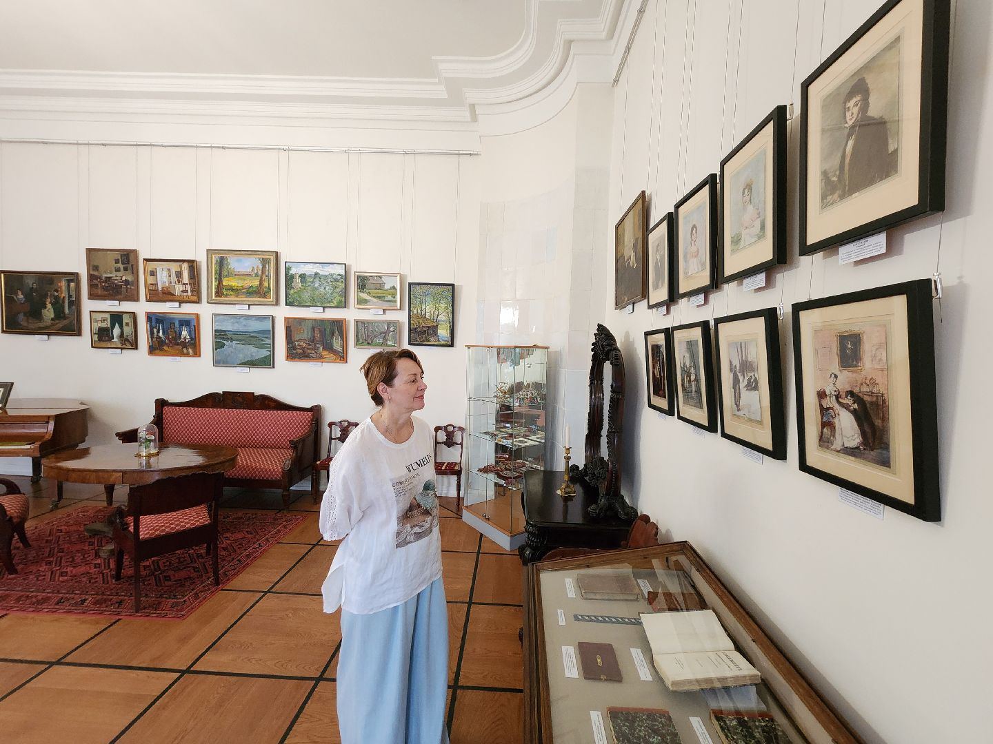 чехов, улица пушкина 10, музей-усадьба лопасня-зачатьевское, выставка, приют сияньем муз одетый, александр пушкин, музей-заповедник михайловское, село тригорское, картины, книги, мебель,  декоративно-прикладное искусство,