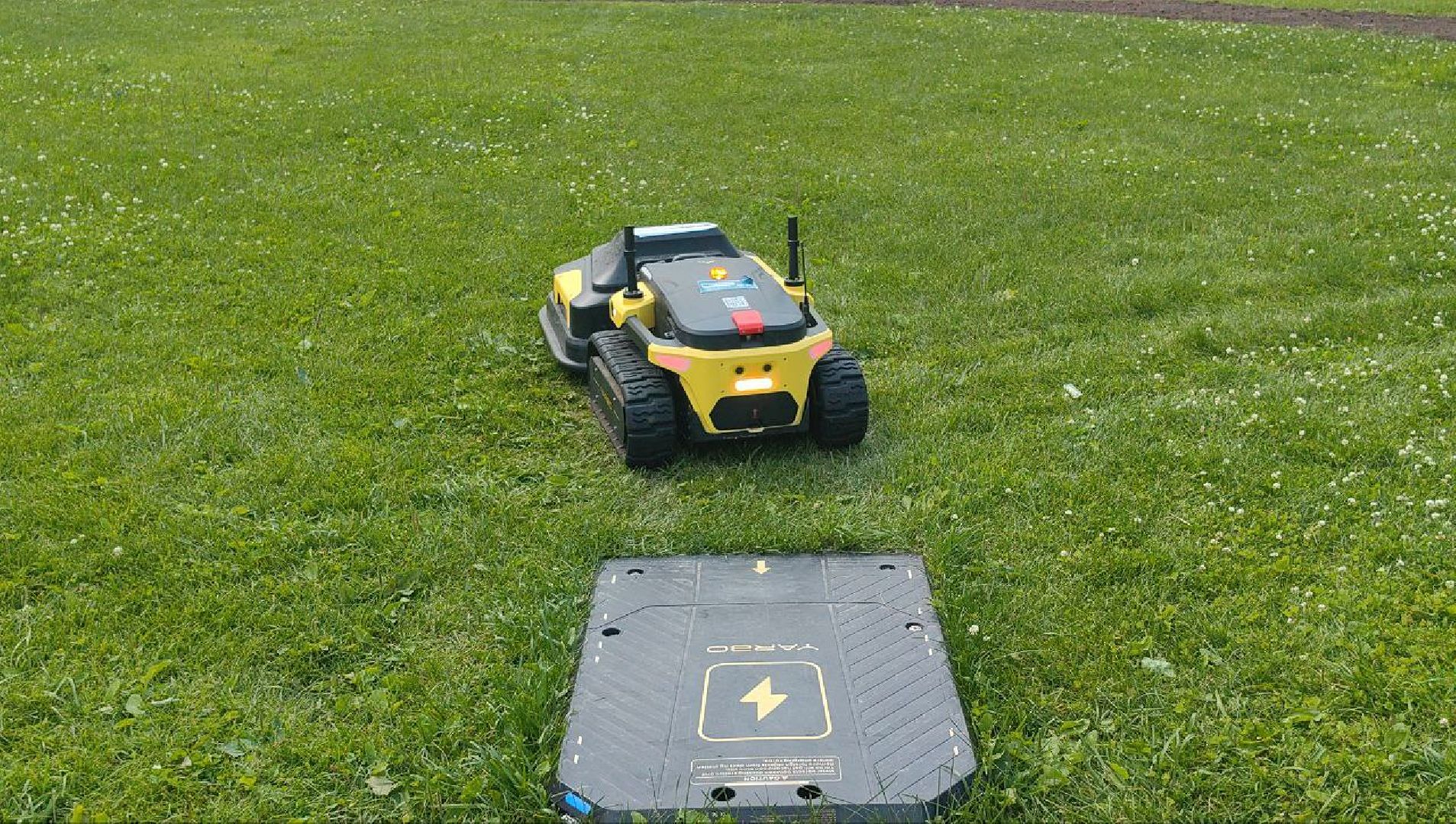 робот, газон, программирование,  модель,