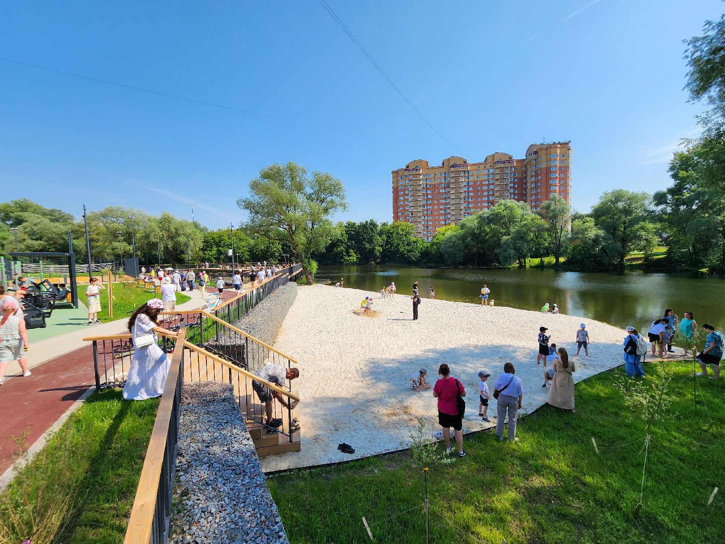 чехов, улица береговая, набережная реки теребенка, благоустройство , реконструкция, пляж, белый песок, зона отдыха с лежаками, место для загара, детские и спортивные площадки , пешеходные зоны и дорожки, госпрограмма московской области, формирование комфортной городской среды,