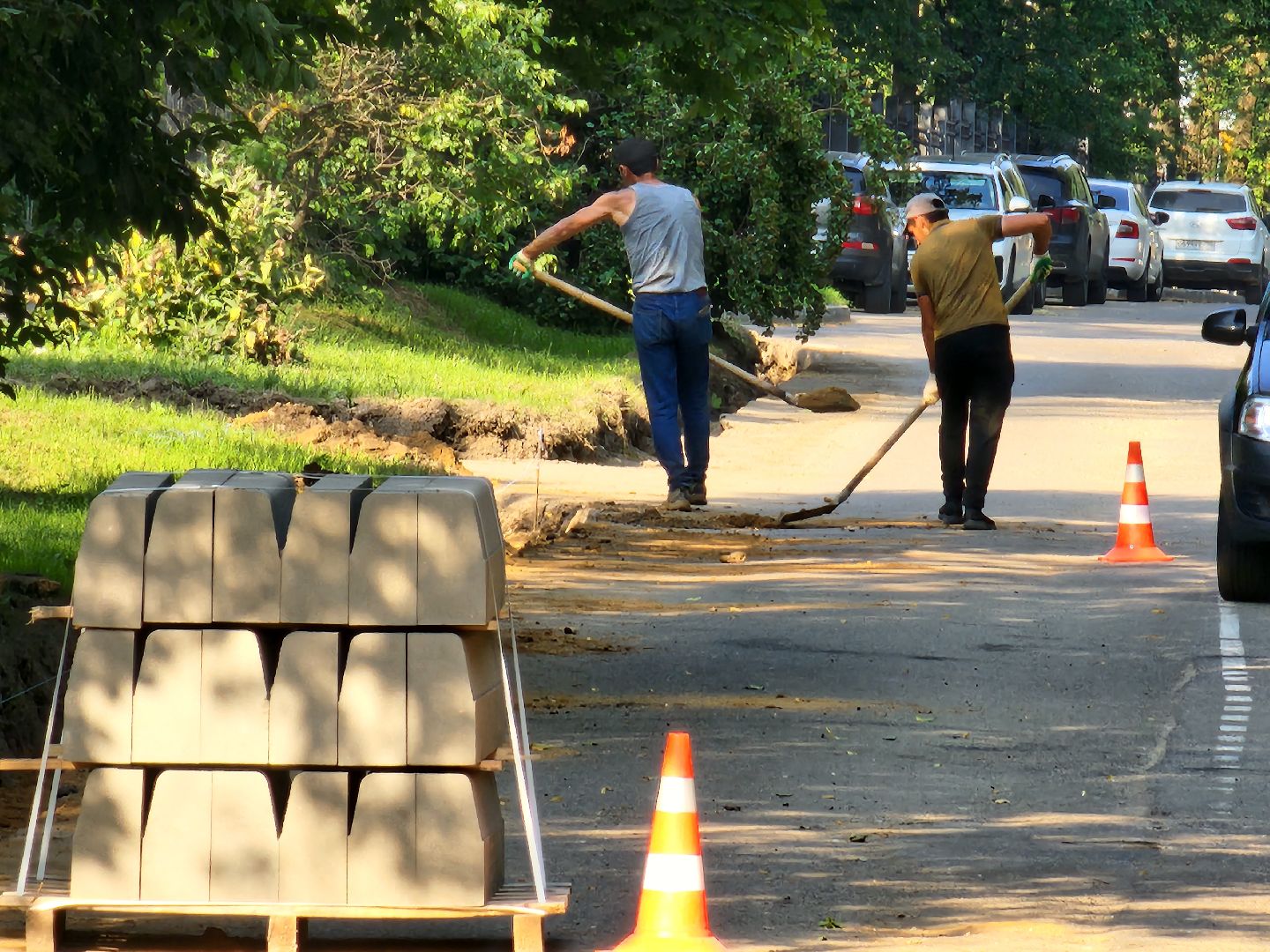 чехов, улица ильича, дорожный ремонт, капремонт дороги, установка бордюров, замена дорожного покрытия, госпрограмма московской области, развитие дорожного комплекса, план ремонта на 2025 год,