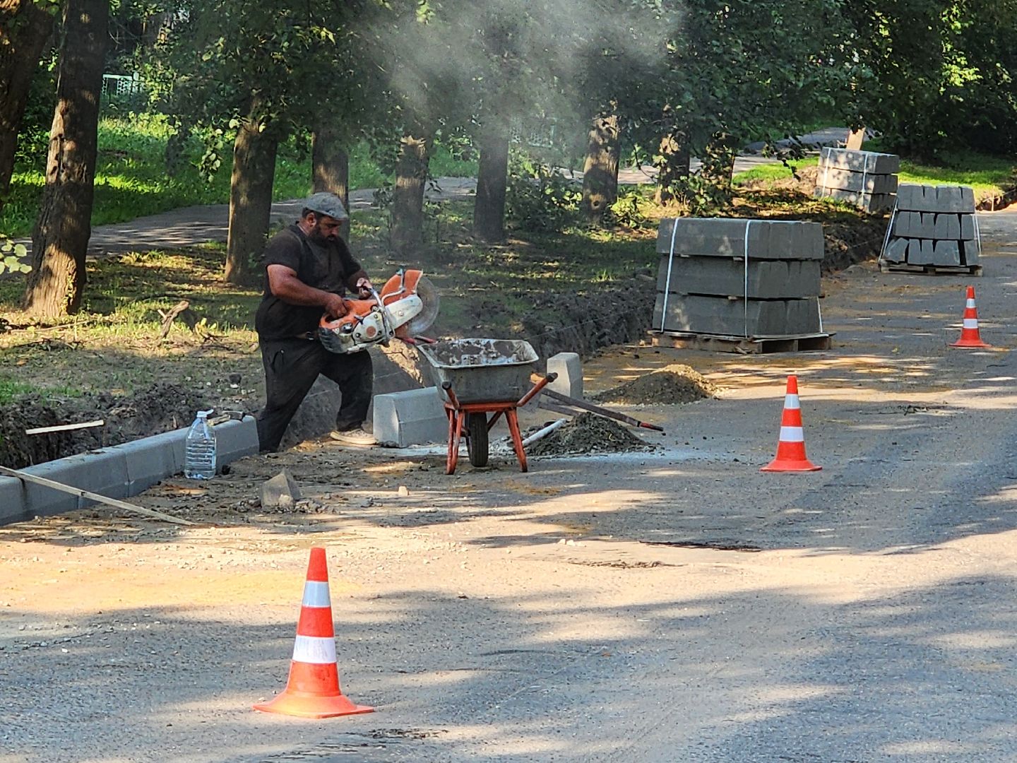 чехов, улица ильича, дорожный ремонт, капремонт дороги, установка бордюров, замена дорожного покрытия, госпрограмма московской области, развитие дорожного комплекса, план ремонта на 2025 год,