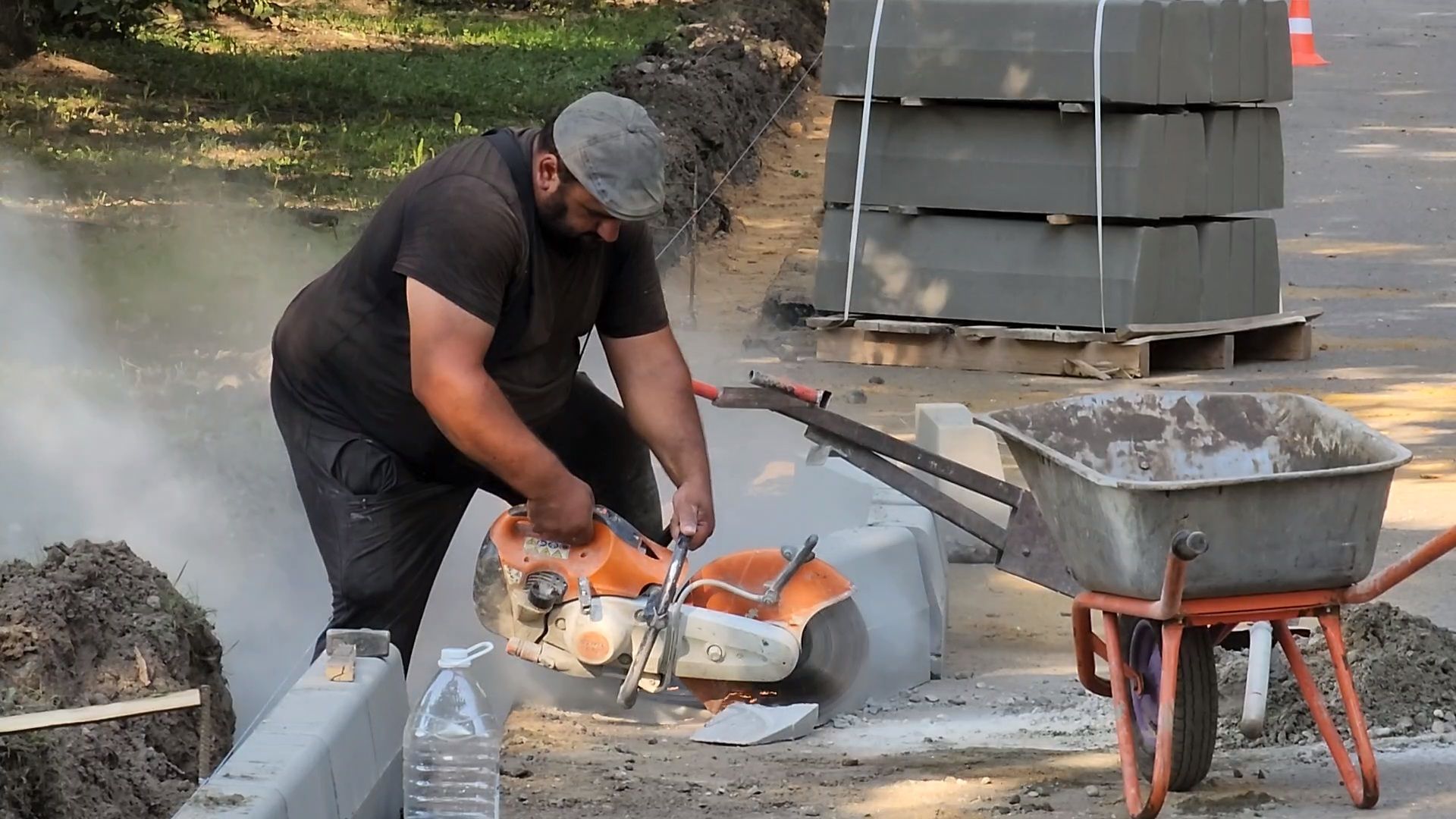 чехов, улица ильича, дорожный ремонт, капремонт дороги, установка бордюров, замена дорожного покрытия, госпрограмма московской области, развитие дорожного комплекса, план ремонта на 2025 год,