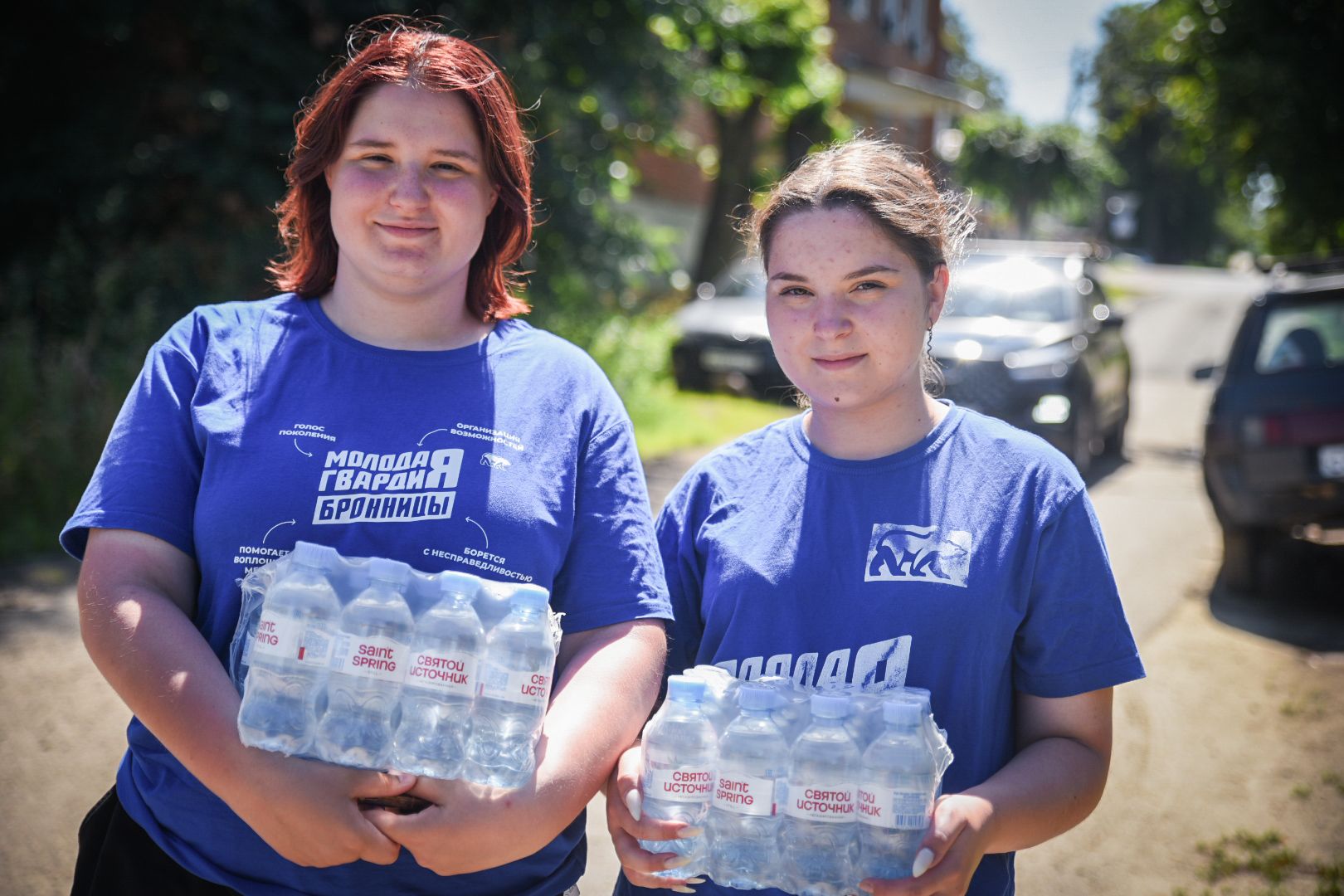 бронницы, раздача питьевой воды в бронницах, жара в бронницах, волонтеры молодой гвардии,
