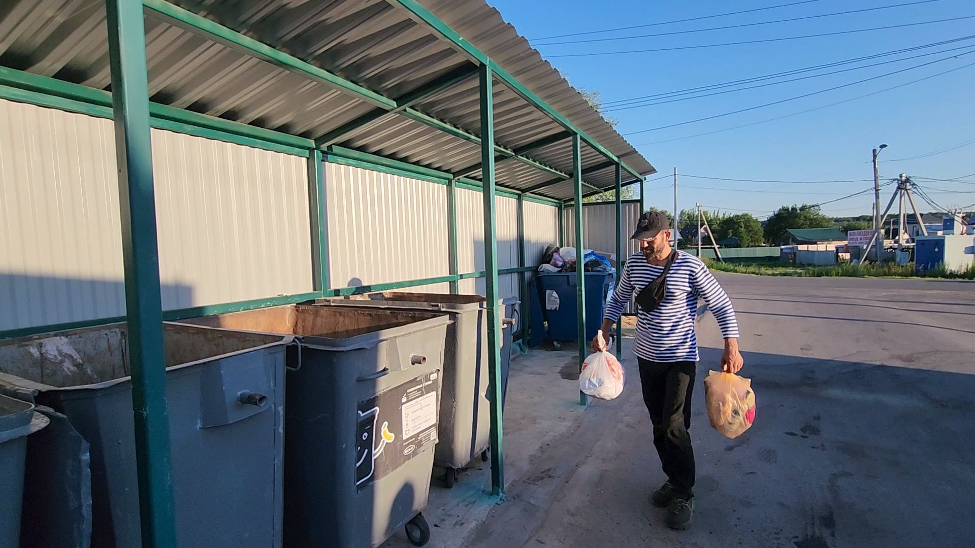 чехов,  выездная администрация, васькино, улица полевая, контейнерная площадка, вывоз мусора, обращение с отходами,  региональный оператор, график вывоза тко, мария стойнова, зам главы округа виталий шишкин,встреча с жителями, обращения граждан,
