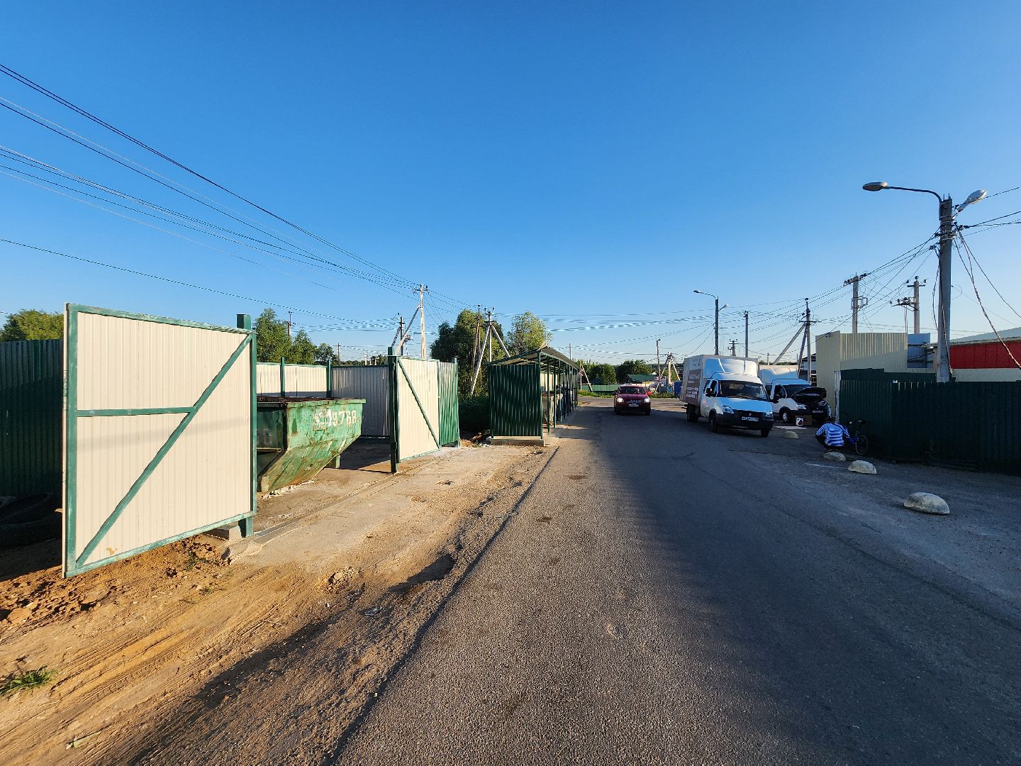 чехов,  выездная администрация, васькино, улица полевая, контейнерная площадка, вывоз мусора, обращение с отходами,  региональный оператор, график вывоза тко, мария стойнова, зам главы округа виталий шишкин,встреча с жителями, обращения граждан,