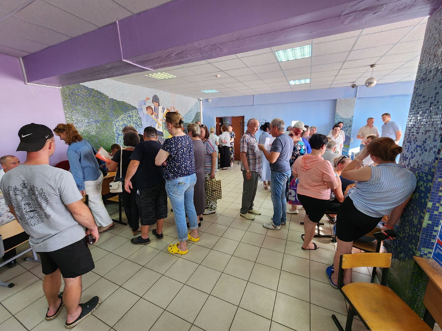 чехов,  выездная администрация, васькино, улица полевая, контейнерная площадка, вывоз мусора, обращение с отходами,  региональный оператор, график вывоза тко, мария стойнова, зам главы округа виталий шишкин,встреча с жителями, обращения граждан,