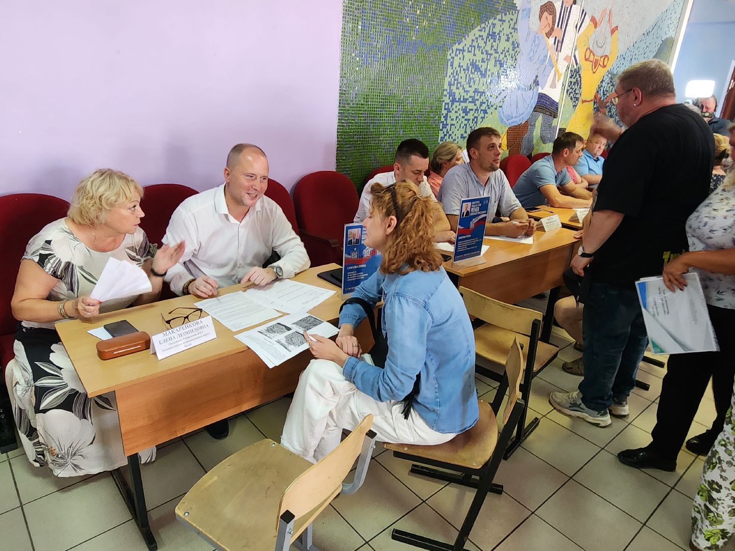 чехов,  выездная администрация, васькино, улица полевая, контейнерная площадка, вывоз мусора, обращение с отходами,  региональный оператор, график вывоза тко, мария стойнова, зам главы округа виталий шишкин,встреча с жителями, обращения граждан,