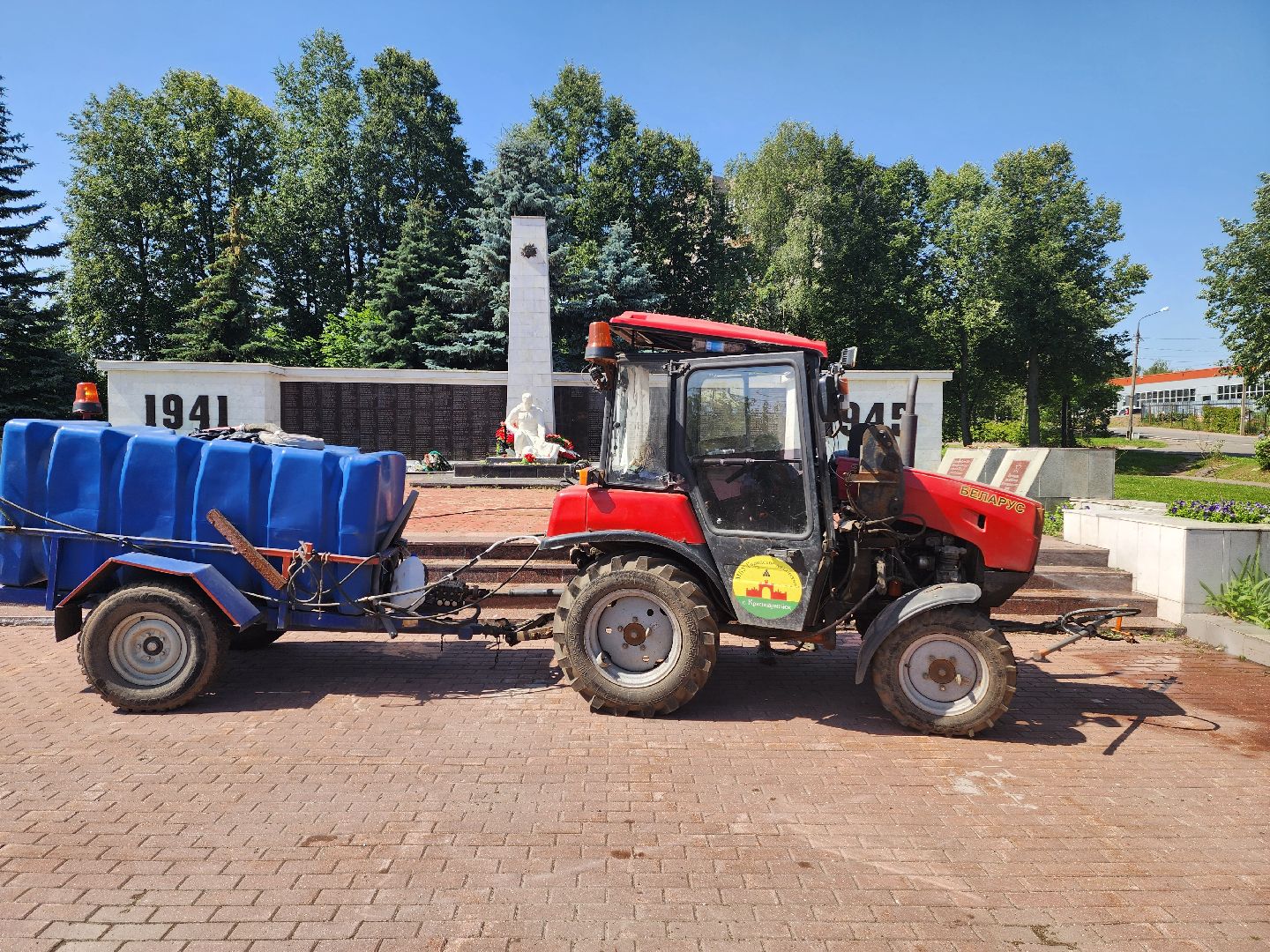 красноармейск, городской округ пушкинский, поливальная машина, жара, клумбы,