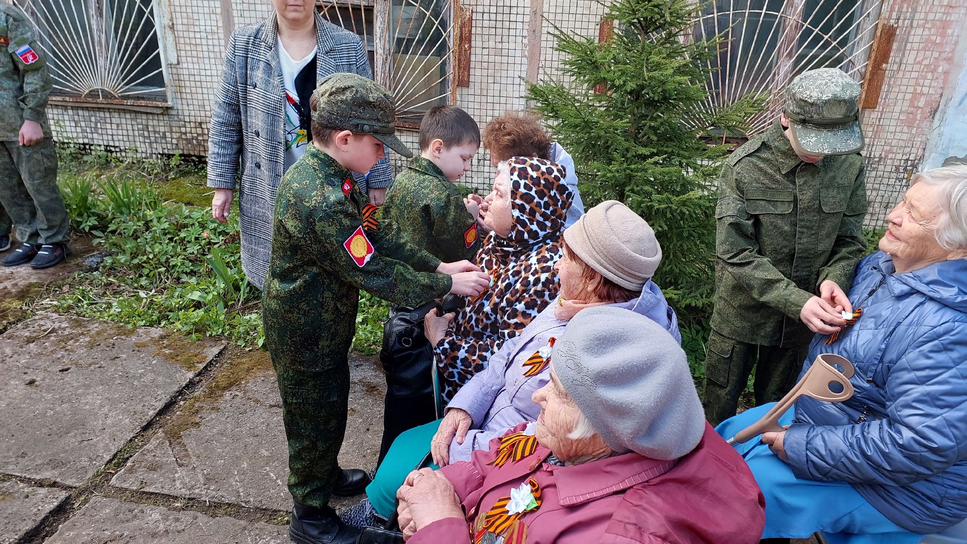 день победы, серпухов, встреча поколений, ветераны, молодежь, памятник, вов,
