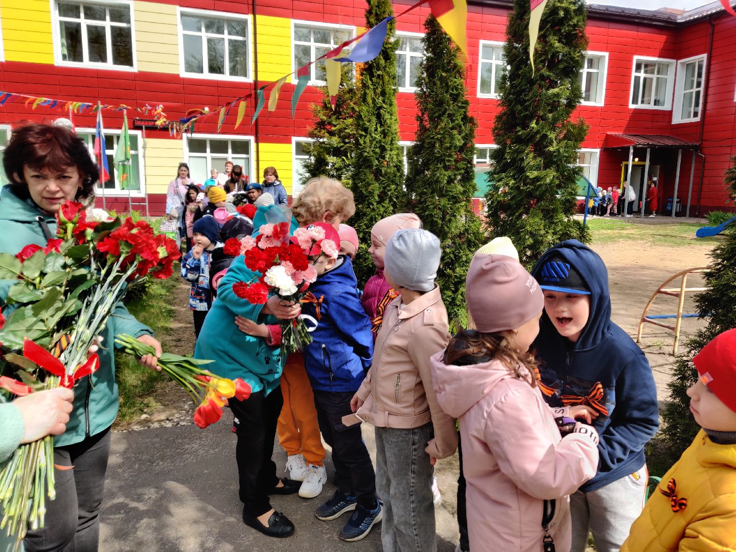 Красноармейск, Пушкинский, детский сад, возложение цветов, День Победы