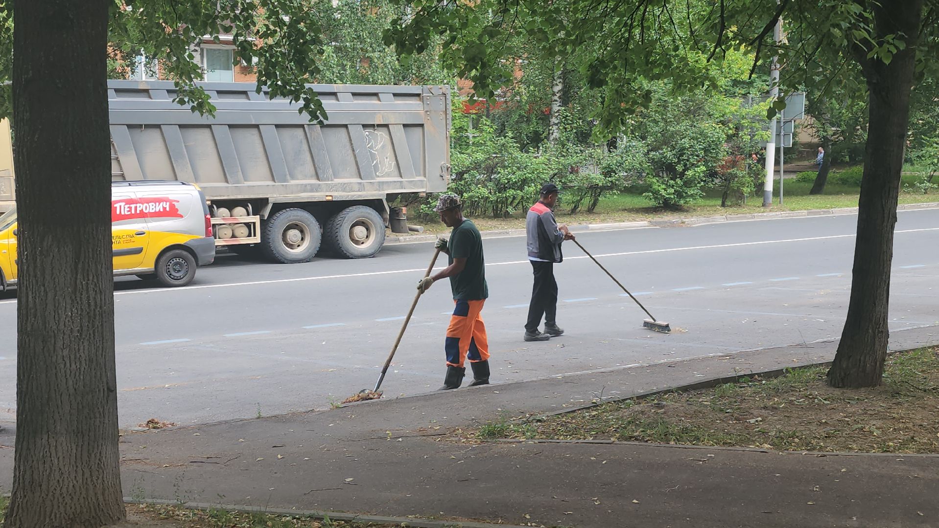 долгопрудный, дирижабельная улица, смет мусора, покос травы, мбу благоустройство,