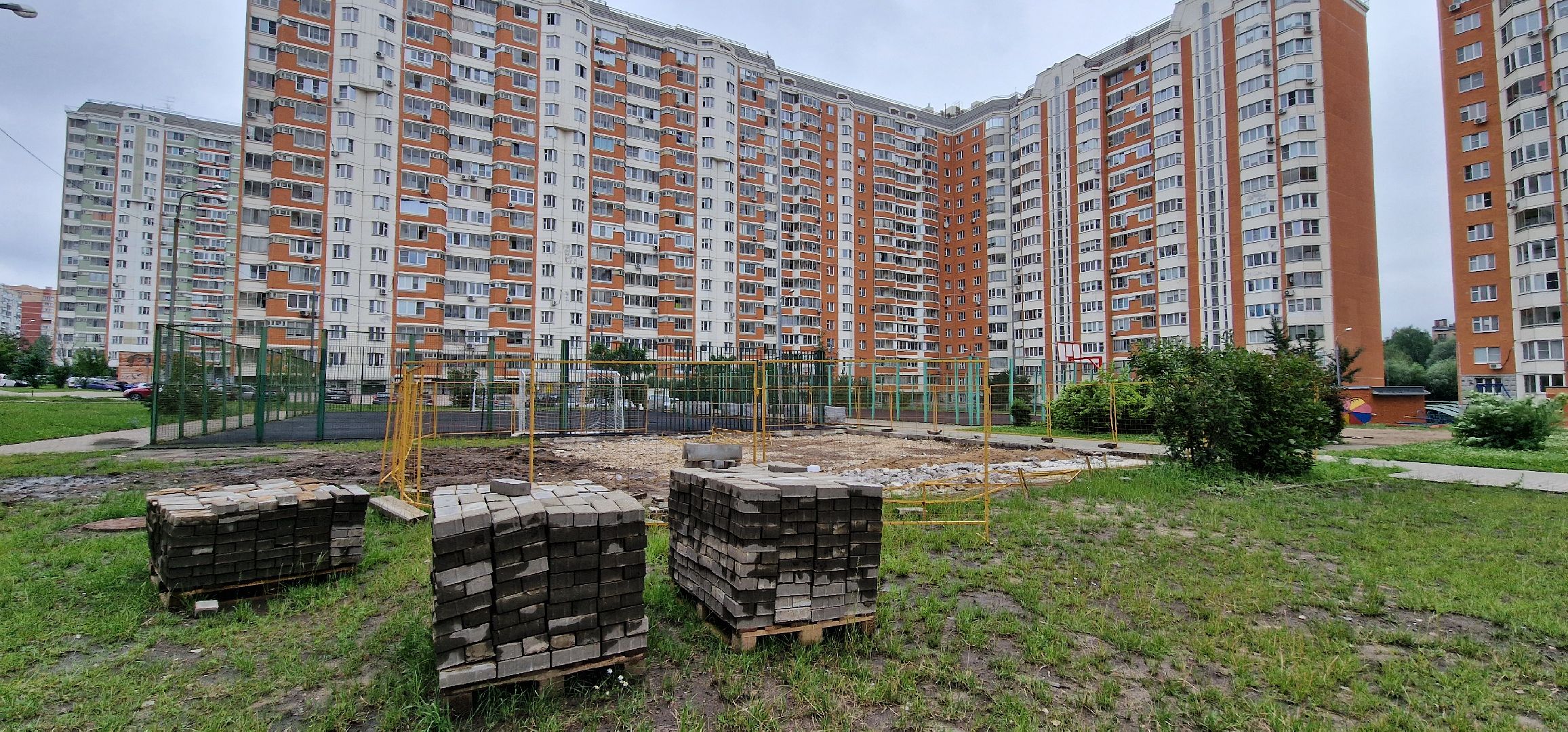 благоустройство, микрорайон кучино, балашиха, новая детская площадка на речной улице,