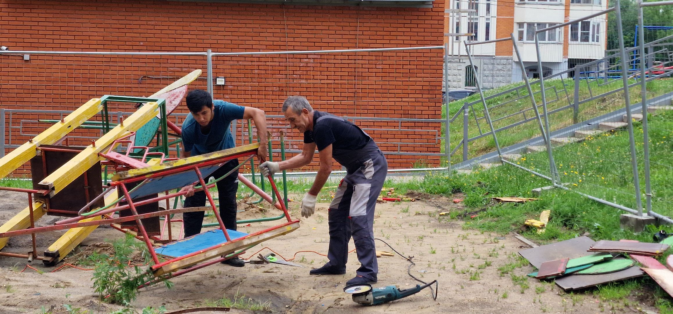 благоустройство, микрорайон кучино, балашиха, новая детская площадка на речной улице,