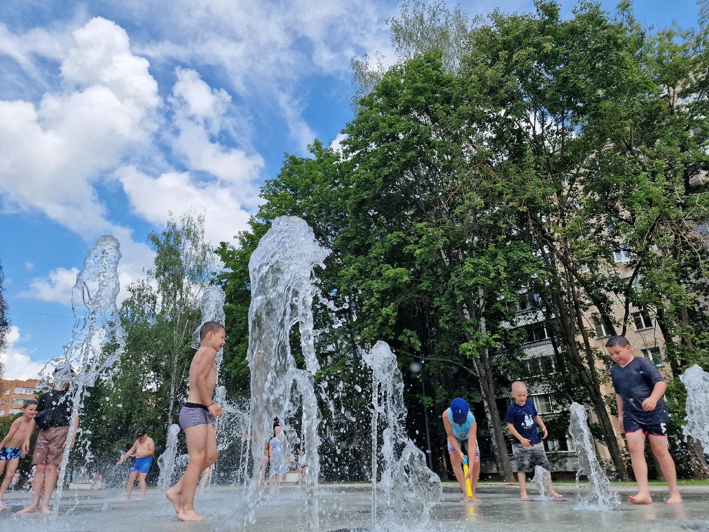 фонтанвсквереЖуравлева, Дубна, НовыйфонтаннаБольшойВолге,