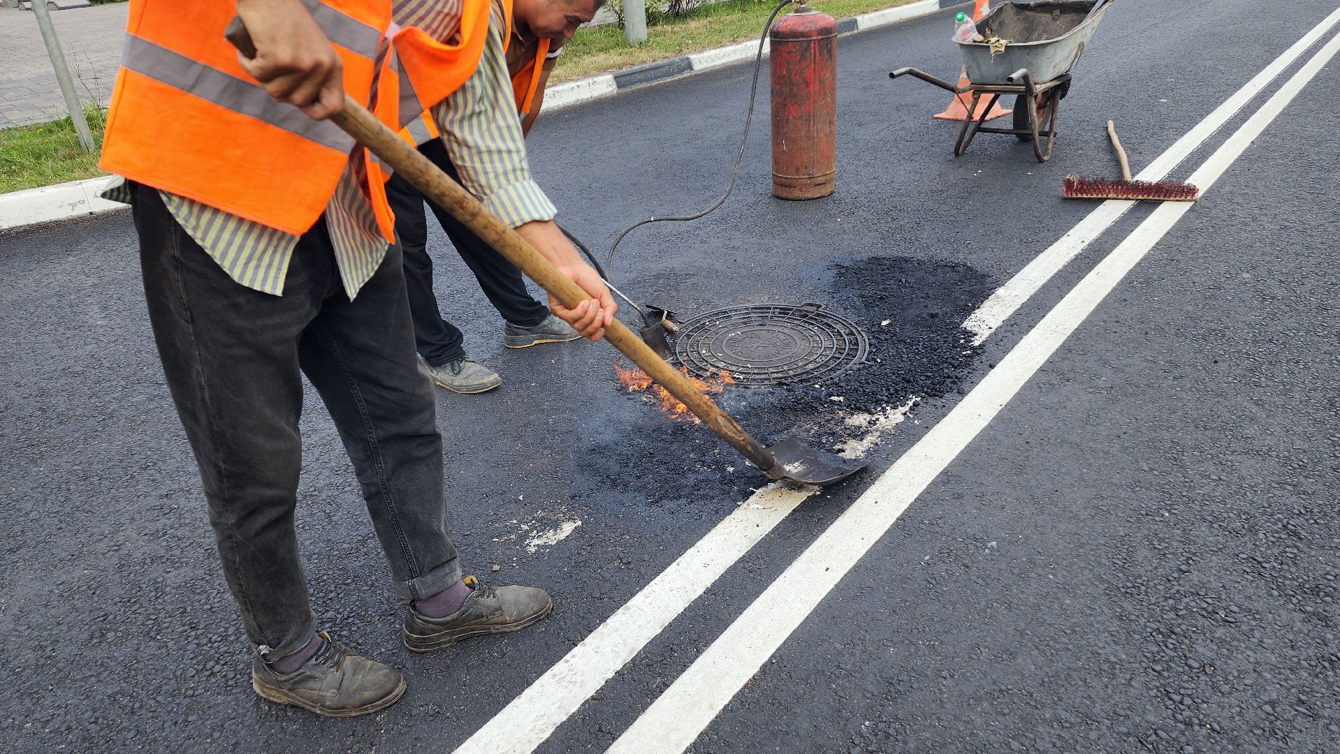 дороги, подмосковье, ремонт, капремонт, дорожная служба, разметка, люк , канализационные колодцы, домодедово,