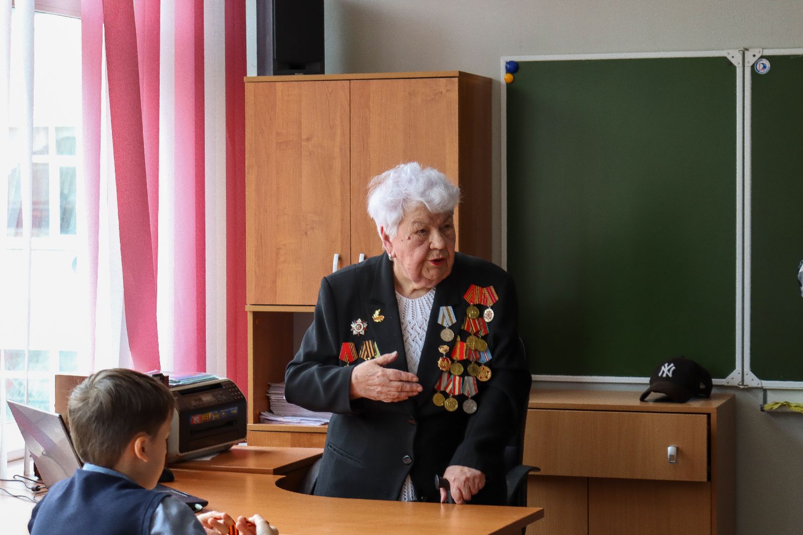 парта героя, день победы, ветераны ВОВ, Дзержинский