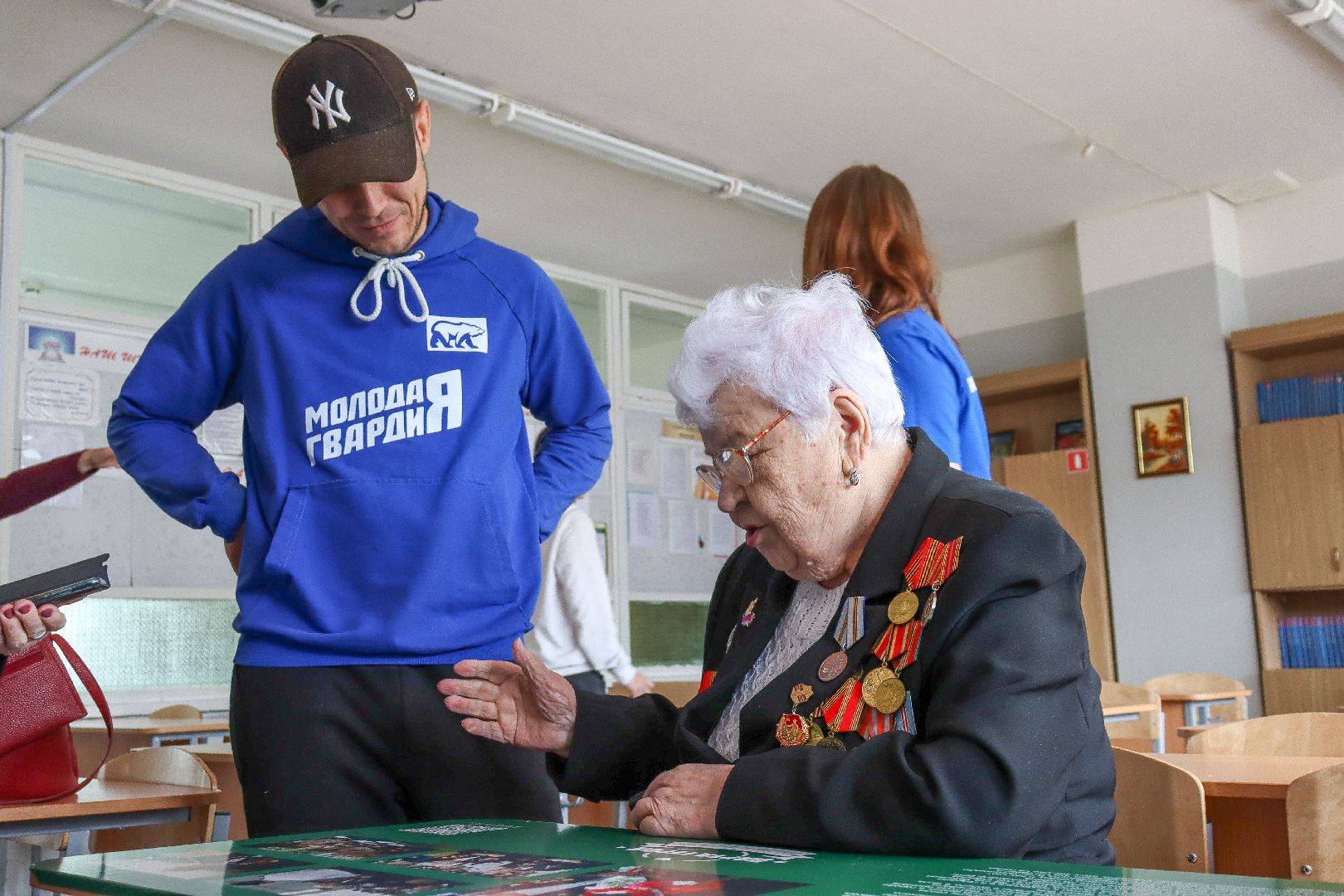 парта героя, день победы, ветераны ВОВ, Дзержинский