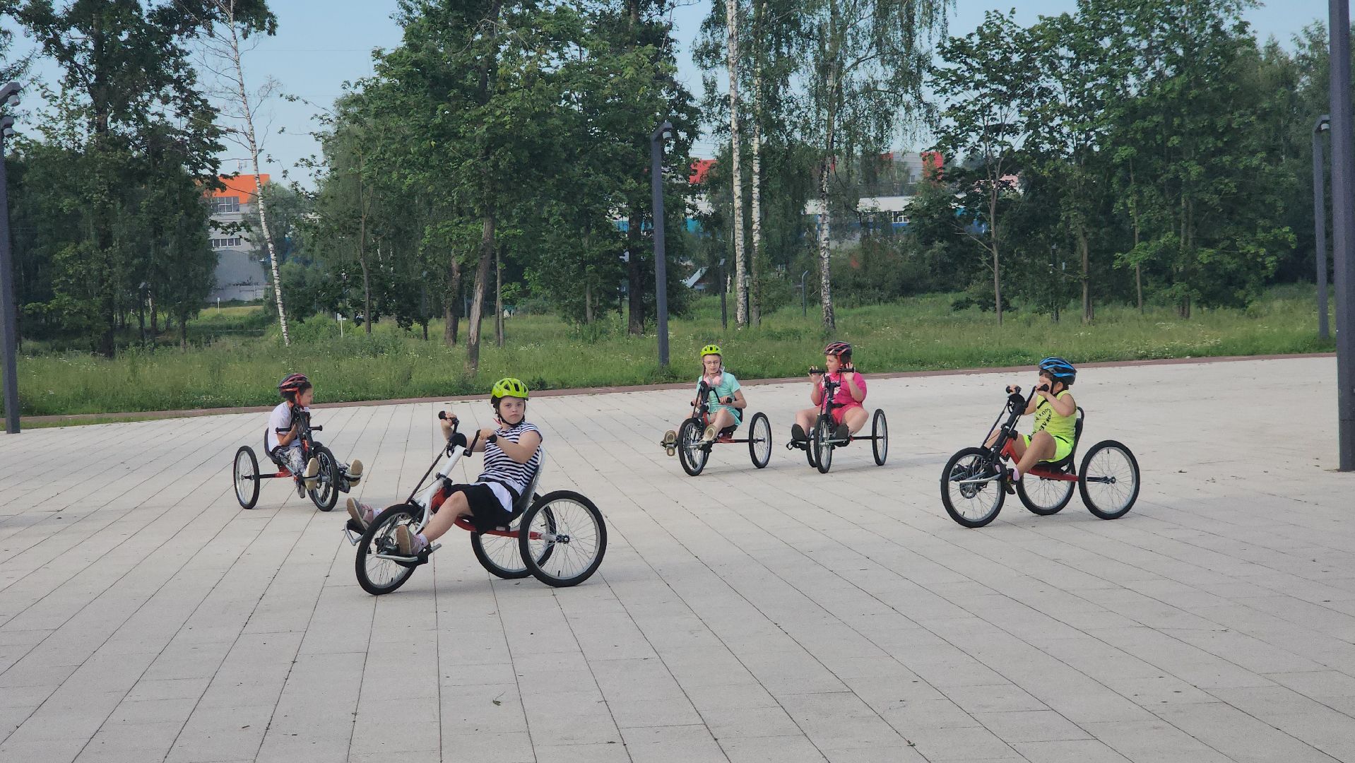 вертикалки, ивантеевка, велосипеды, дети с овз, социальная работа, социальная адаптация,парки, лето в парках,катание в парке,фонд помощи, реабилитация детей,