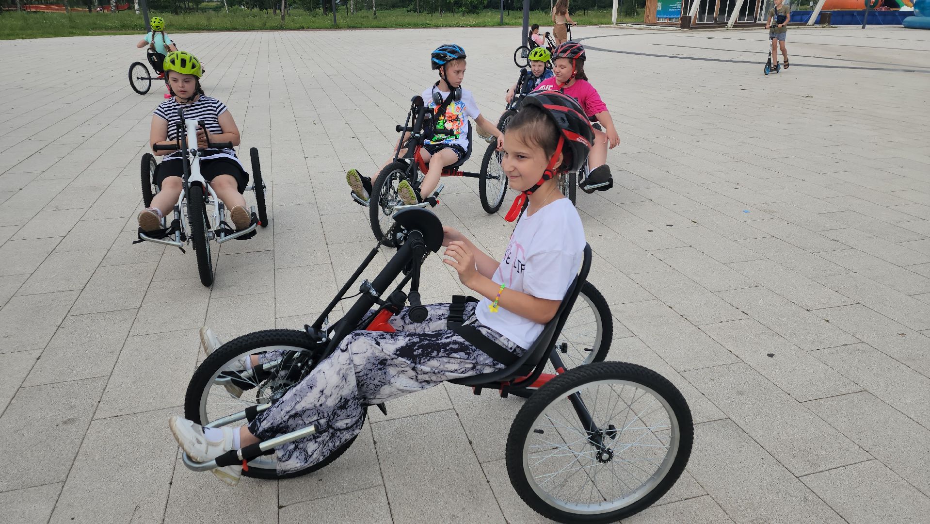 вертикалки, ивантеевка, велосипеды, дети с овз, социальная работа, социальная адаптация,парки, лето в парках,катание в парке,фонд помощи, реабилитация детей,