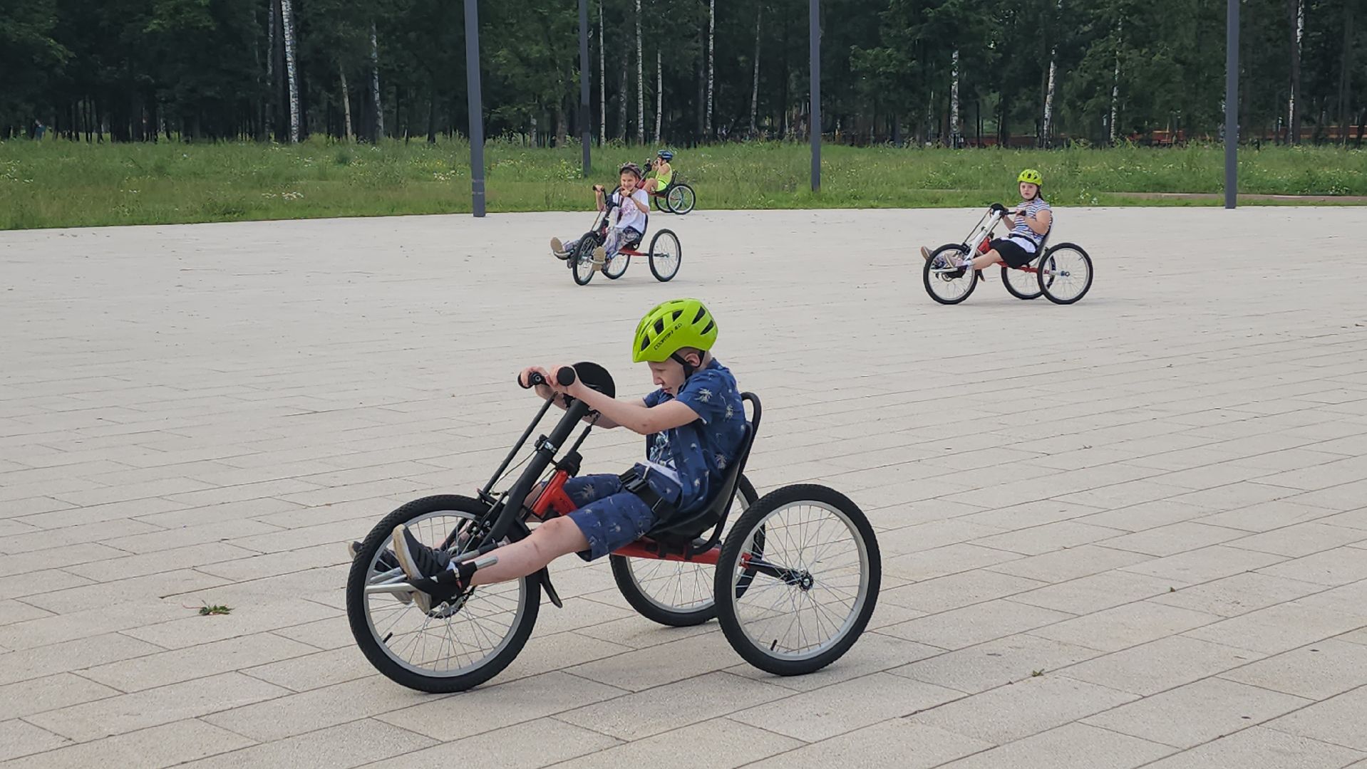 вертикалки, ивантеевка, велосипеды, дети с овз, социальная работа, социальная адаптация,парки, лето в парках,катание в парке,фонд помощи, реабилитация детей,