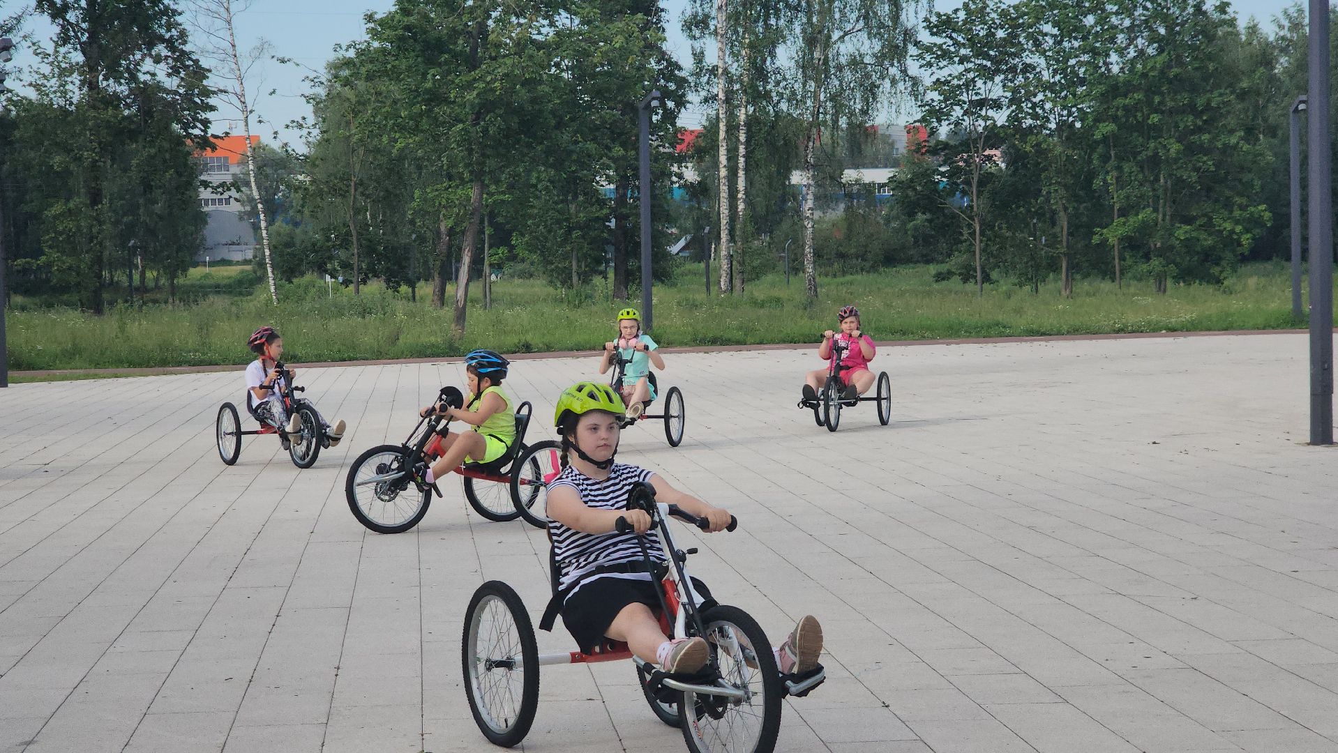 вертикалки, ивантеевка, велосипеды, дети с овз, социальная работа, социальная адаптация,парки, лето в парках,катание в парке,фонд помощи, реабилитация детей,
