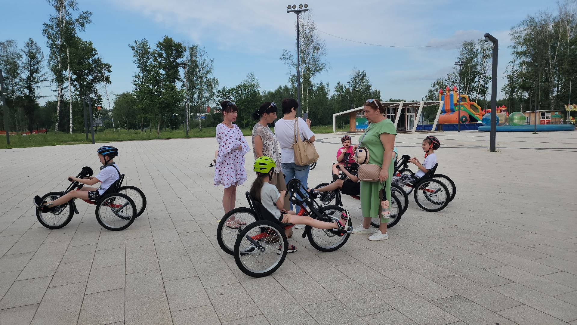 вертикалки, ивантеевка, велосипеды, дети с овз, социальная работа, социальная адаптация,парки, лето в парках,катание в парке,фонд помощи, реабилитация детей,