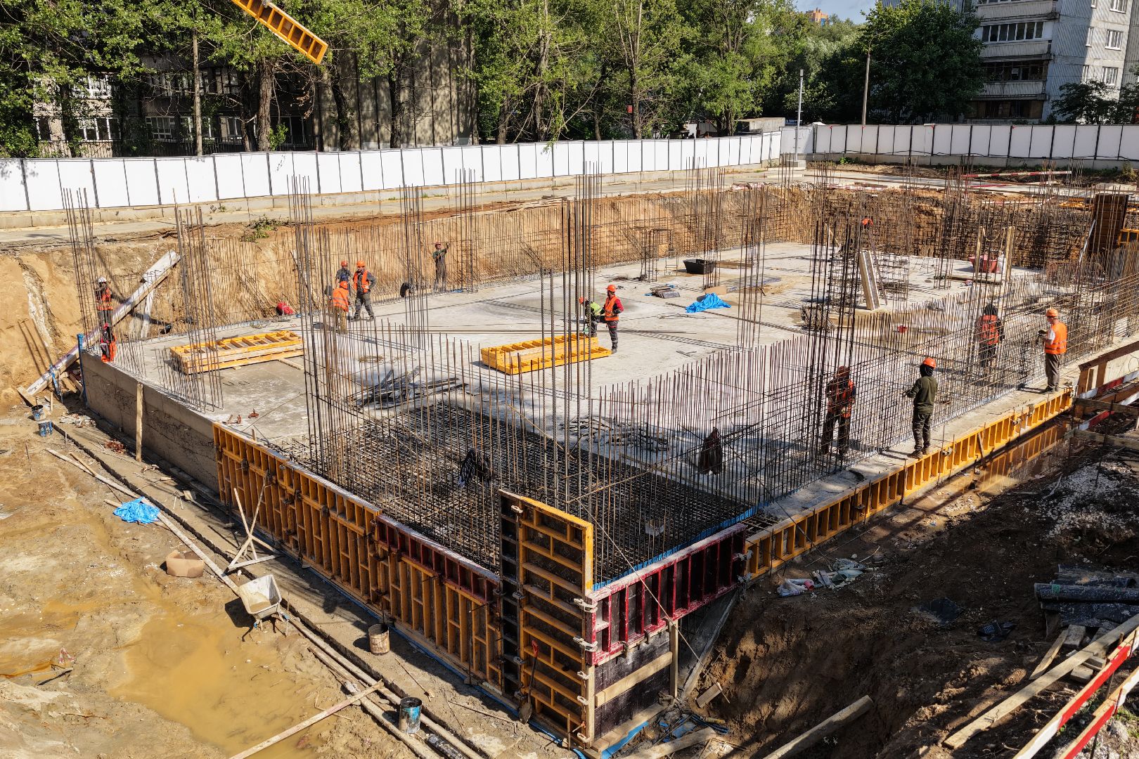 видео с коптера, строительство школы реутов, новый корпус школы 4 реутов,