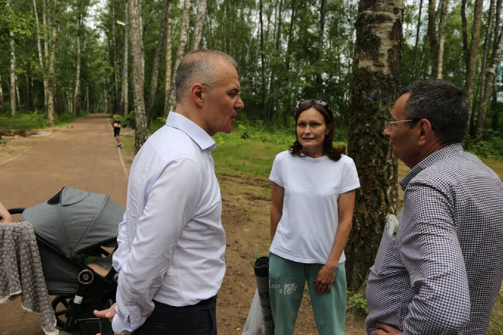 чехов, микрорайон губернский, строительство лесопарка, депутат госдумы рф александр коган, проверка, встреча с жителями, пожелания жителей, благоустройство, зона отдыха, детские и спортивные площадки, веревочный парк, входы в лесопарк, мангальная зона, пешеходные дорожки, госпрограмма московской области, формирование комфортной городской среды,