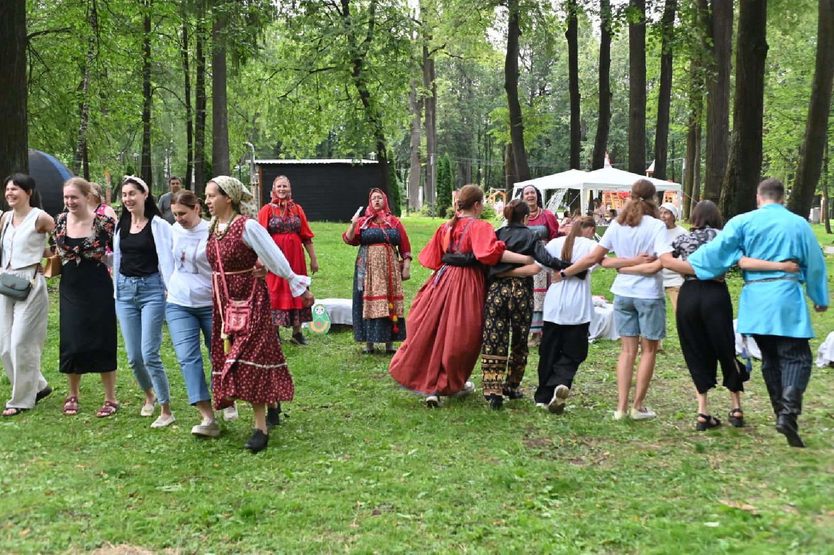 сергиев посад, скитские пруды, ночь в парке, лето в подмосковье, йога, сергиево-посадский муниципальный оркестр, медитация,