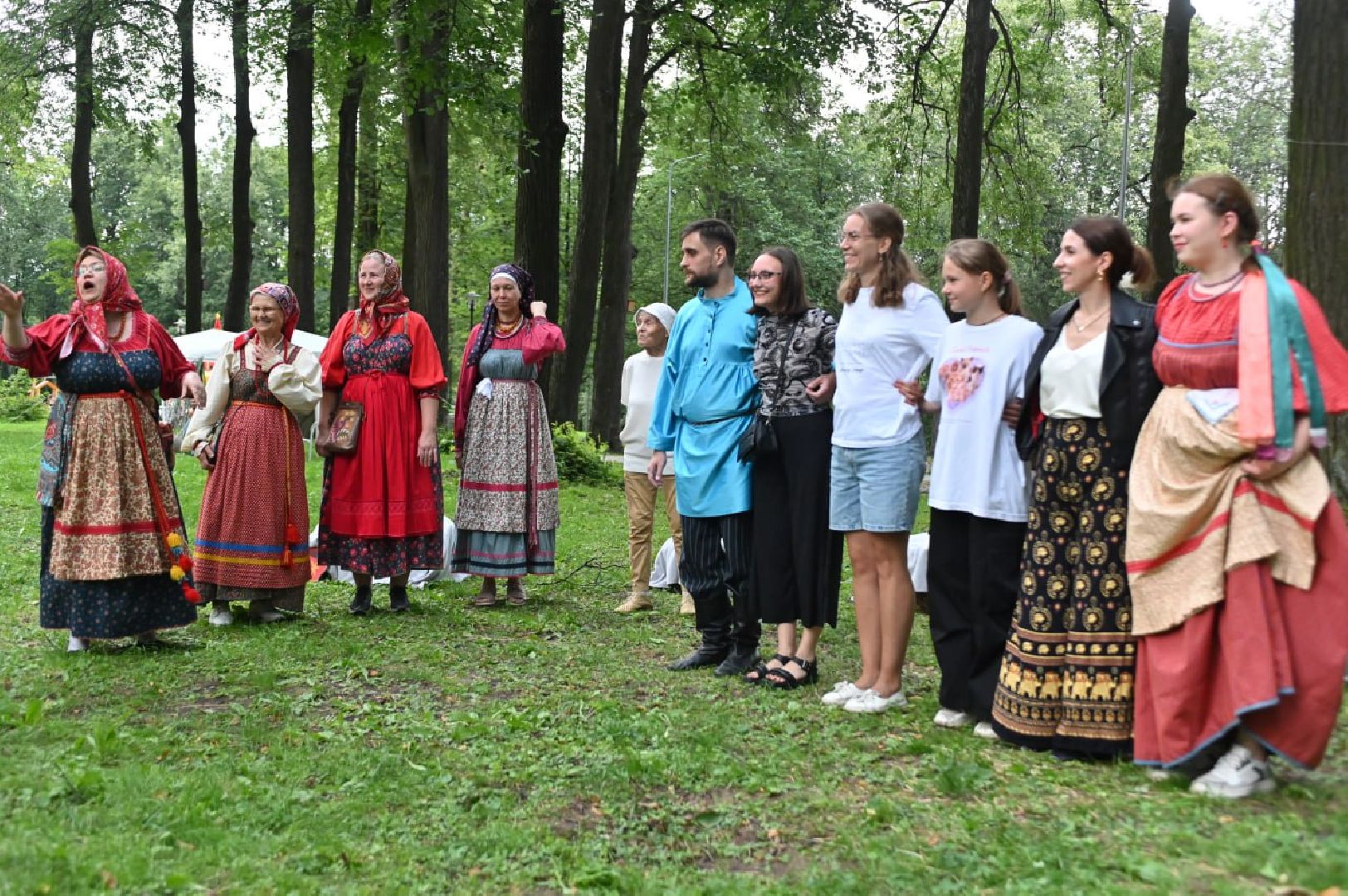 сергиев посад, скитские пруды, ночь в парке, лето в подмосковье, йога, сергиево-посадский муниципальный оркестр, медитация,