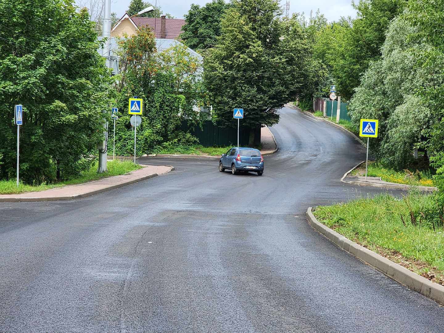 чехов, улица лопасненских ополченцев, дорожный ремонт, капремонт дороги, замена покрытия, новые бордюры, парковочные карманы, обновление проезжей части, тротуары, госпрограмма московской области, развитие дорожного комплекса, планы ремонта на 2025 год,