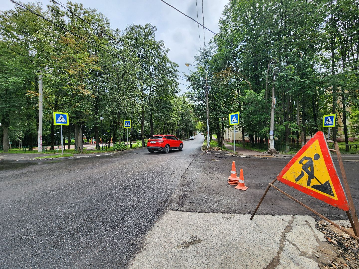 чехов, улица лопасненских ополченцев, дорожный ремонт, капремонт дороги, замена покрытия, новые бордюры, парковочные карманы, обновление проезжей части, тротуары, госпрограмма московской области, развитие дорожного комплекса, планы ремонта на 2025 год,
