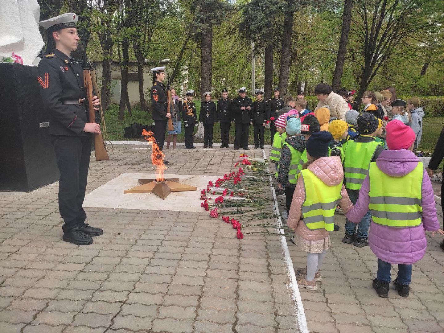 серпухов, день победы, кадетский корпус, школьники, мемориал, улица крюкова, вов,