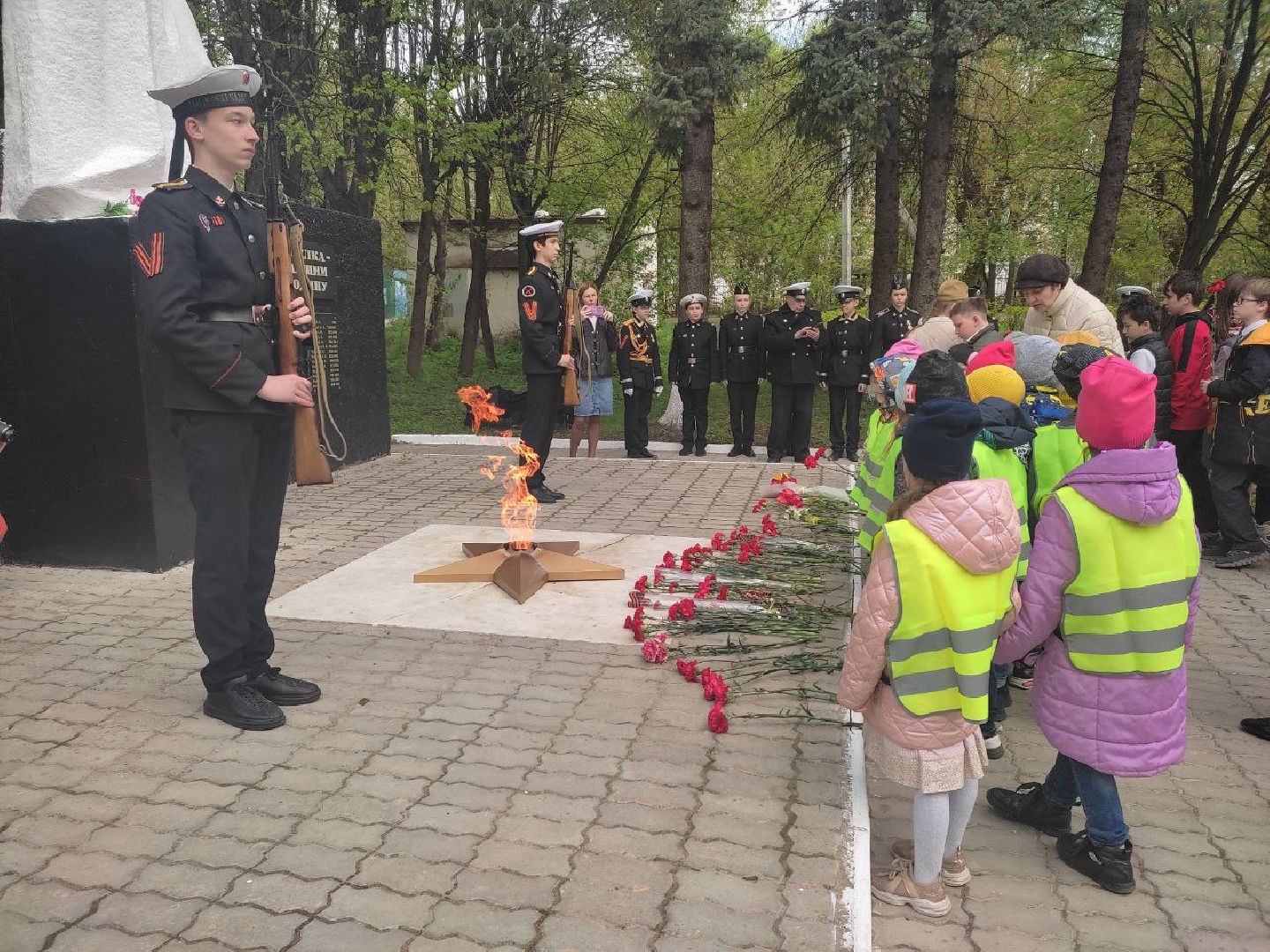 серпухов, день победы, кадетский корпус, школьники, мемориал, улица крюкова, вов,
