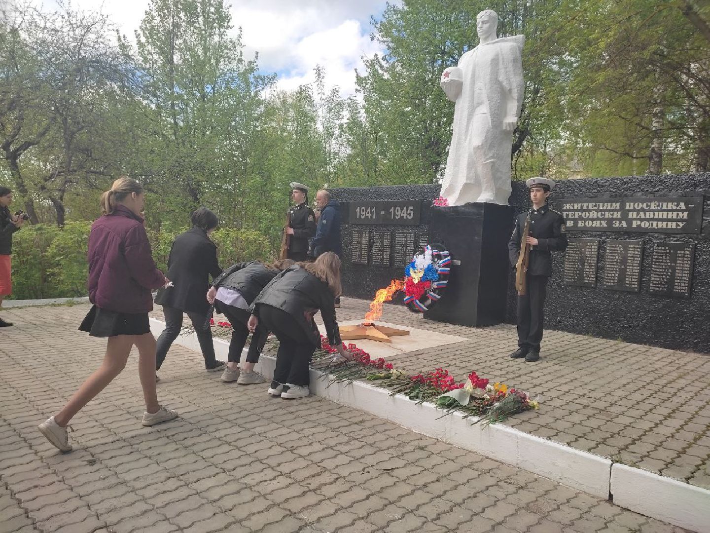 серпухов, день победы, кадетский корпус, школьники, мемориал, улица крюкова, вов,