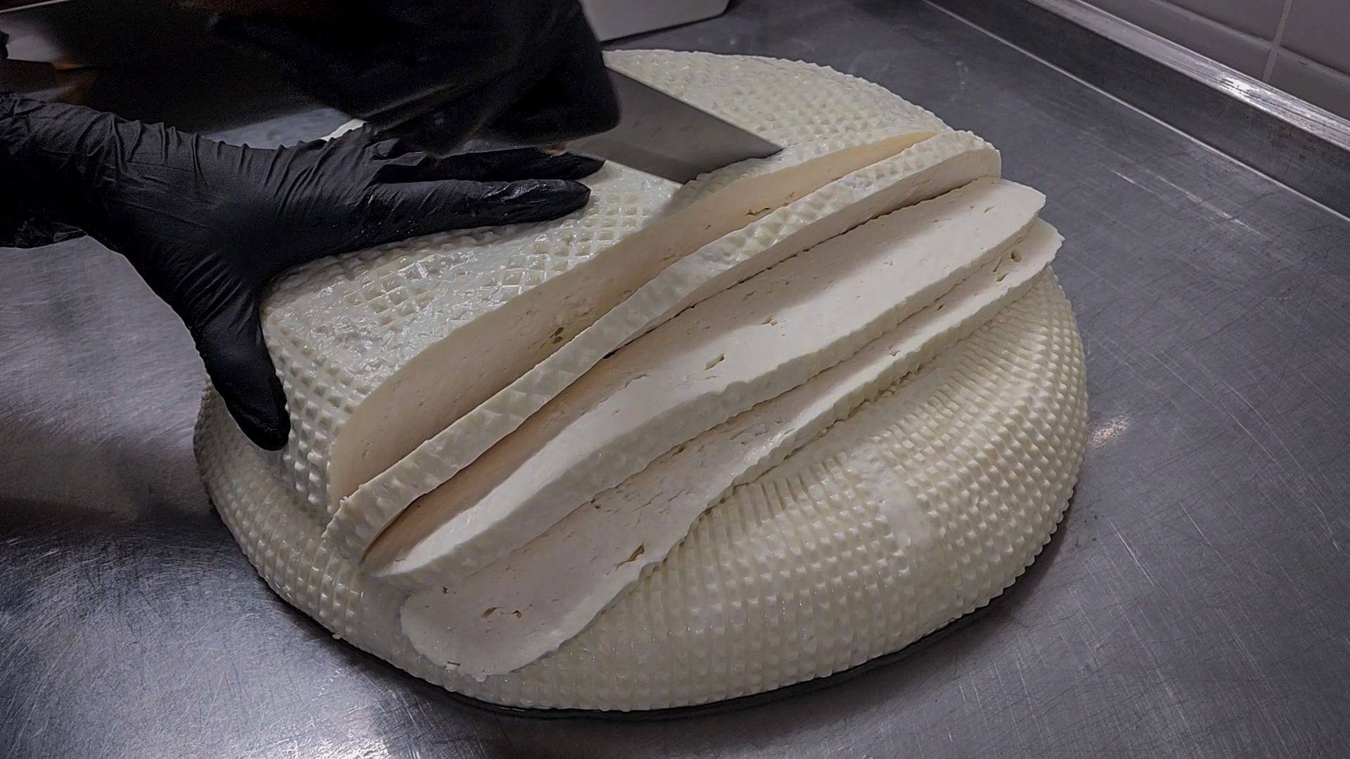 производство сыра, молочная ферма, голштинская порода коров,