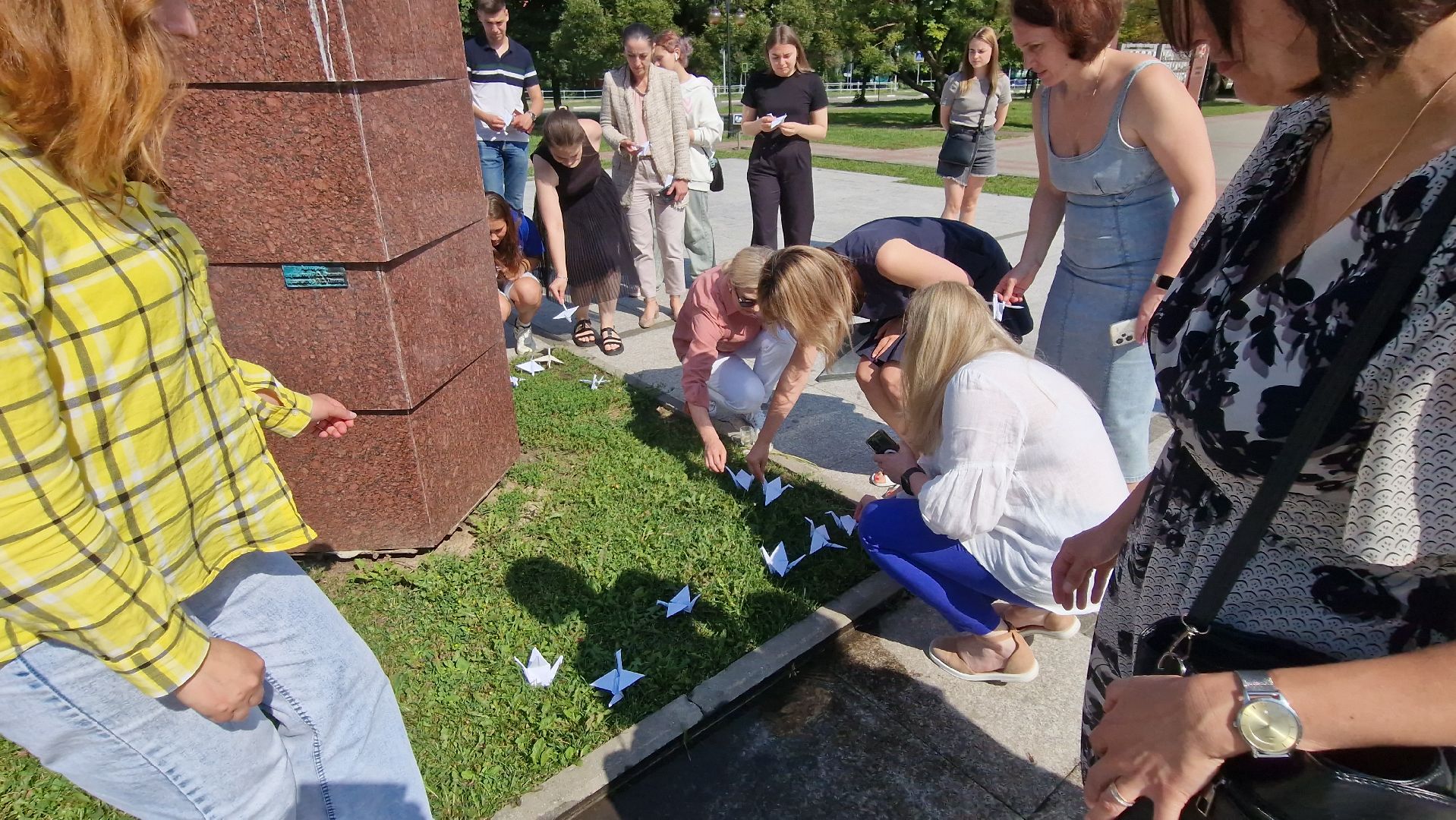 серпухов, площадь славы, бумажные журавли, серпуховские молодогвардейцы,