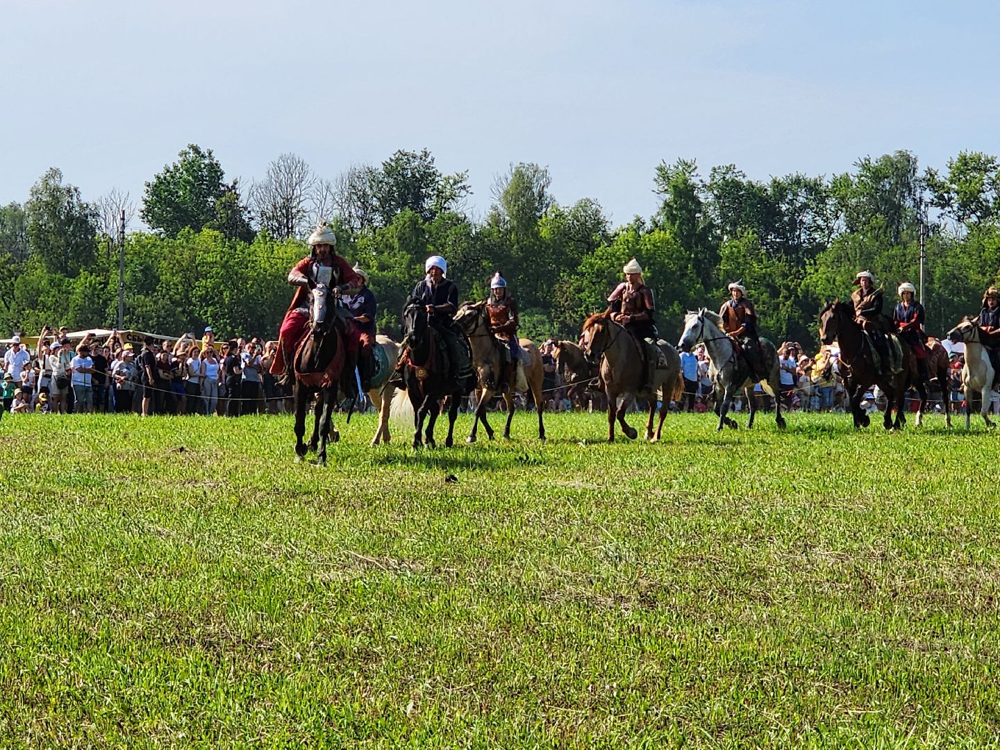 чехов, село молоди, фестиваль гуляй город, молодинская битва, реконструкция сражения, военно-исторические клубы, парад, кулачный бой, конница, пехота, артиллерия,