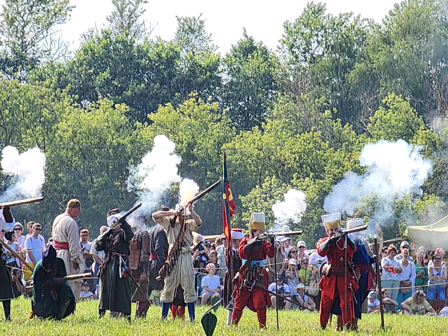 чехов, село молоди, фестиваль гуляй город, молодинская битва, реконструкция сражения, военно-исторические клубы, парад, кулачный бой, конница, пехота, артиллерия,