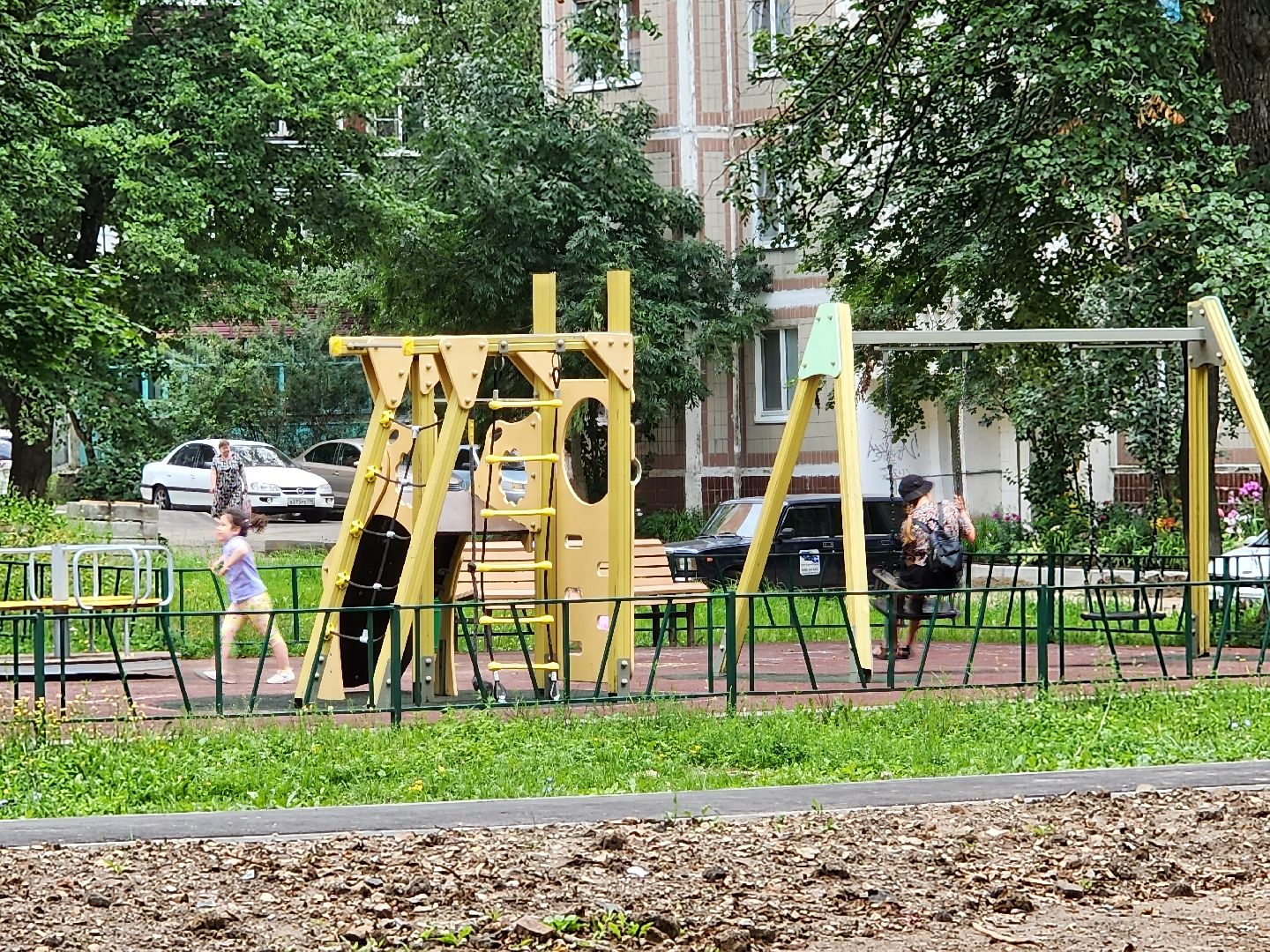 чехов, улица дружбы, благоустройство двора,   новая детская площадка, ремонт детской площадки, тренажерный комплекс, зоны отдыха, парковки, пешеходные дорожки, ремонт тротуаров, госпрограмма московской области, формирование комфортной городской среды,