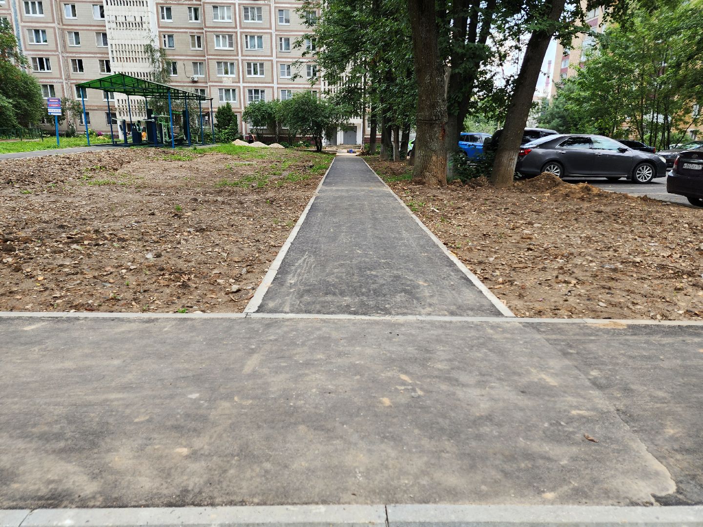 чехов, улица дружбы, благоустройство двора,   новая детская площадка, ремонт детской площадки, тренажерный комплекс, зоны отдыха, парковки, пешеходные дорожки, ремонт тротуаров, госпрограмма московской области, формирование комфортной городской среды,