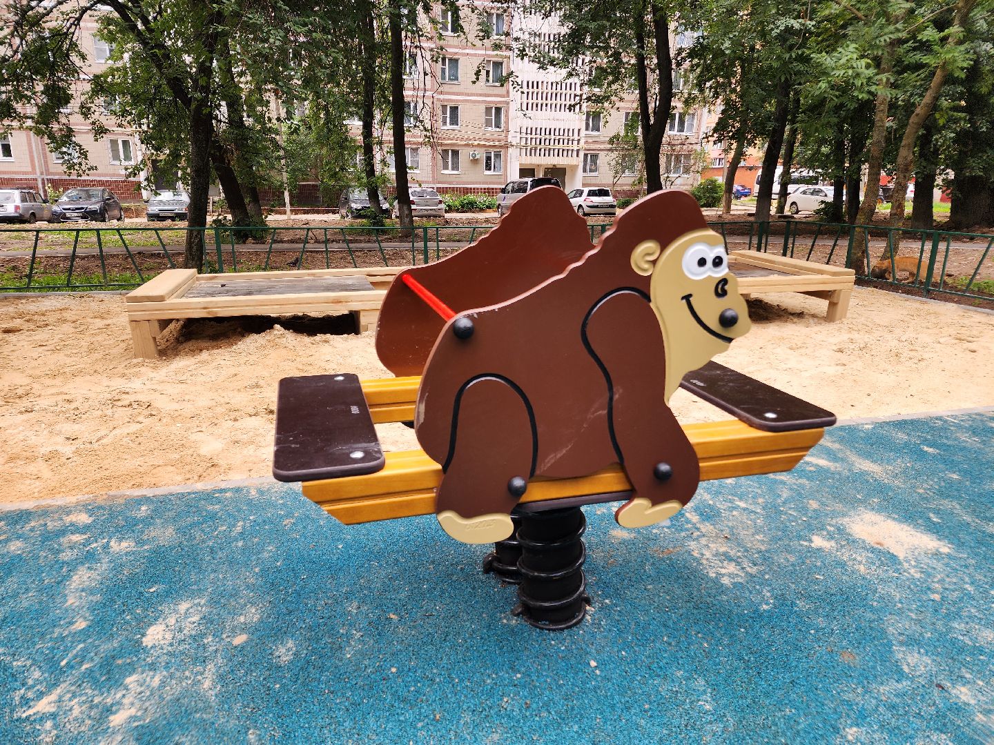 чехов, улица дружбы, благоустройство двора,   новая детская площадка, ремонт детской площадки, тренажерный комплекс, зоны отдыха, парковки, пешеходные дорожки, ремонт тротуаров, госпрограмма московской области, формирование комфортной городской среды,