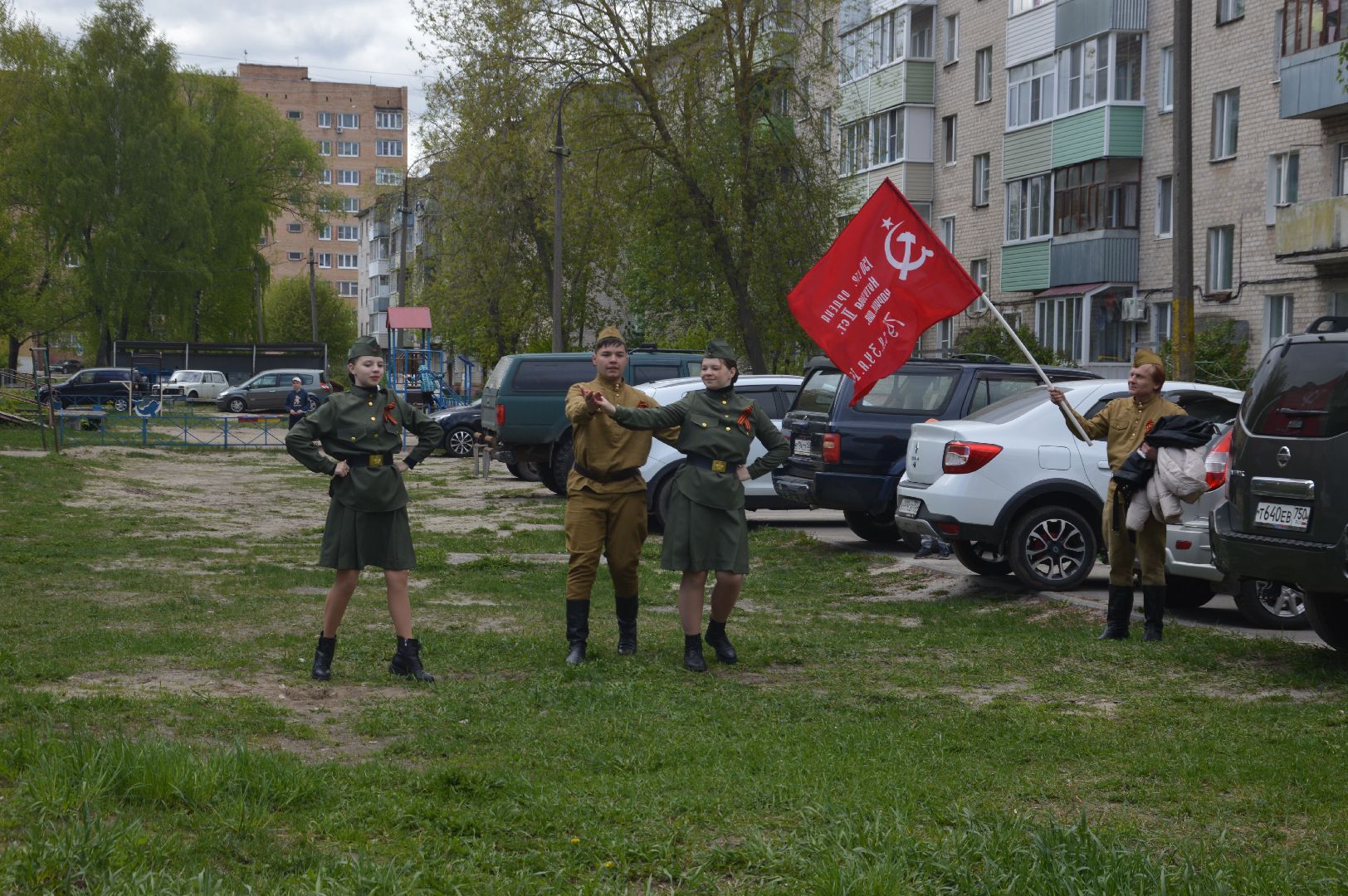 Шатура, чествование ветеранов ВОВ, концерт под окнами.