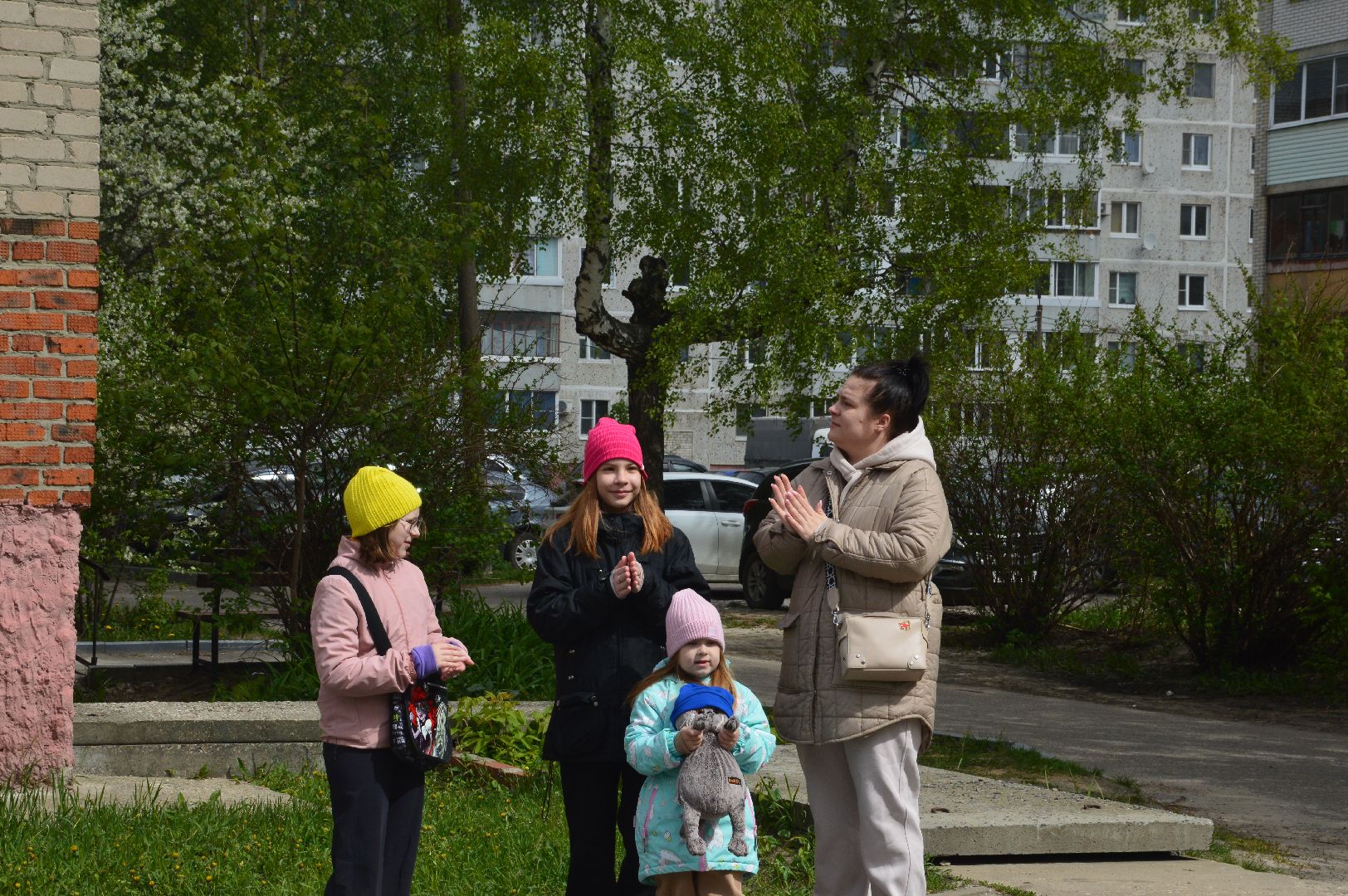 Шатура, чествование ветеранов ВОВ, концерт под окнами.