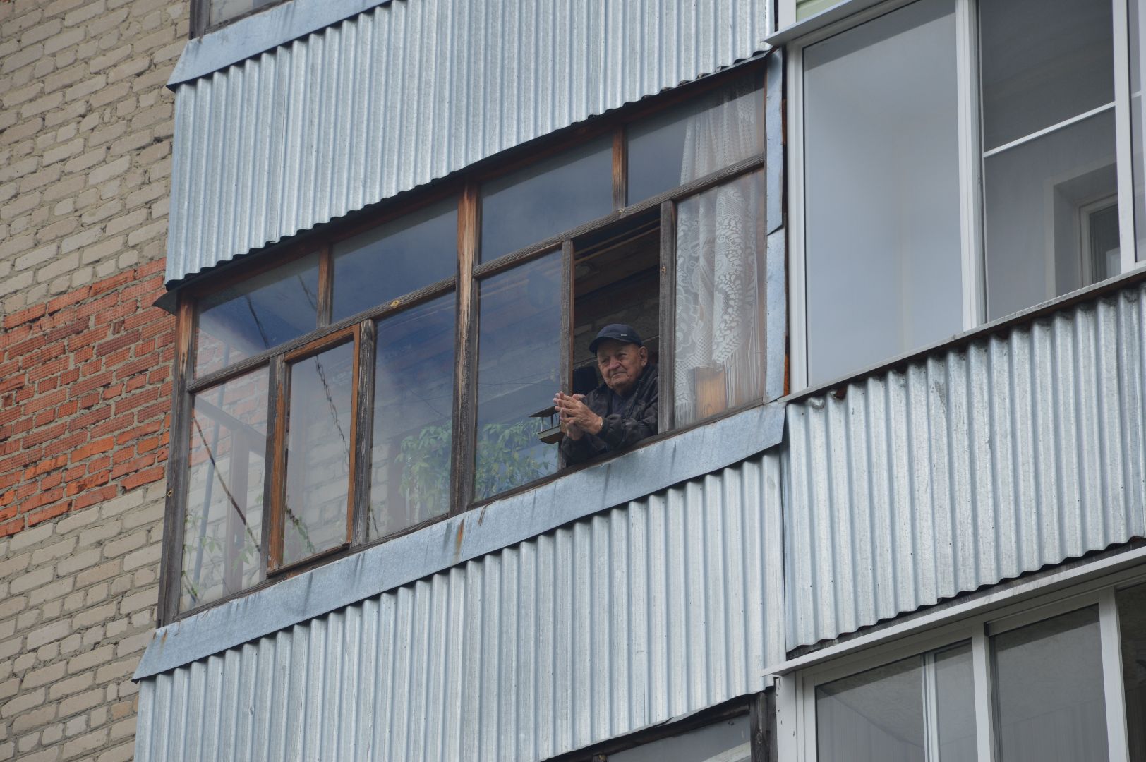 Шатура, чествование ветеранов ВОВ, концерт под окнами.