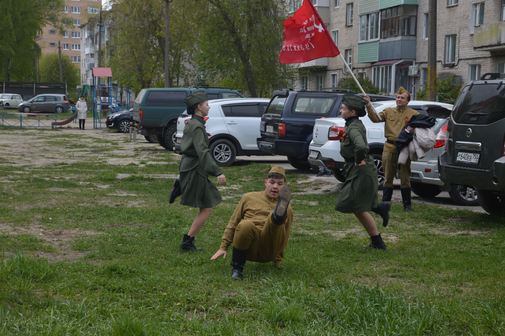 Шатура, чествование ветеранов ВОВ, концерт под окнами.