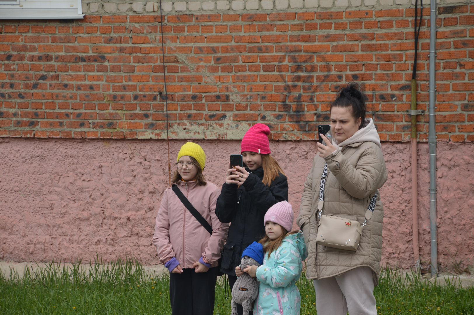 Шатура, чествование ветеранов ВОВ, концерт под окнами.